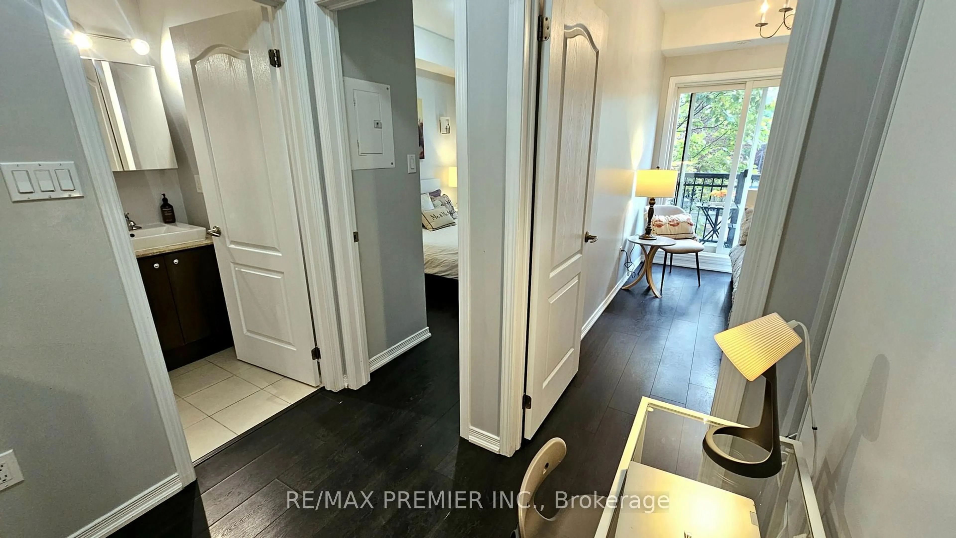 Indoor entryway for 19 Coneflower Cres #272, Toronto Ontario M2R 0A4