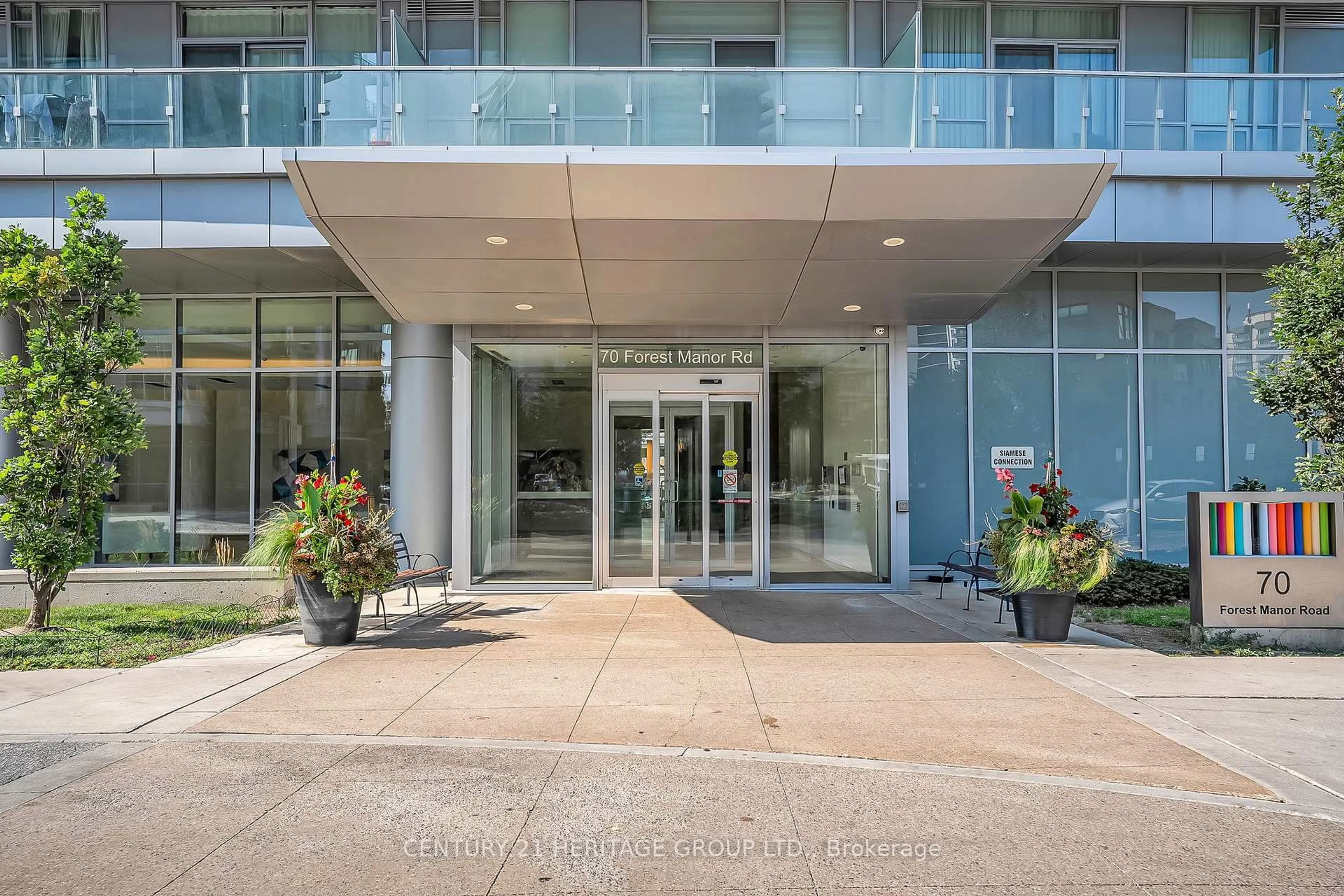Indoor foyer for 70 Forest Manor Rd #905, Toronto Ontario M2J 0A9