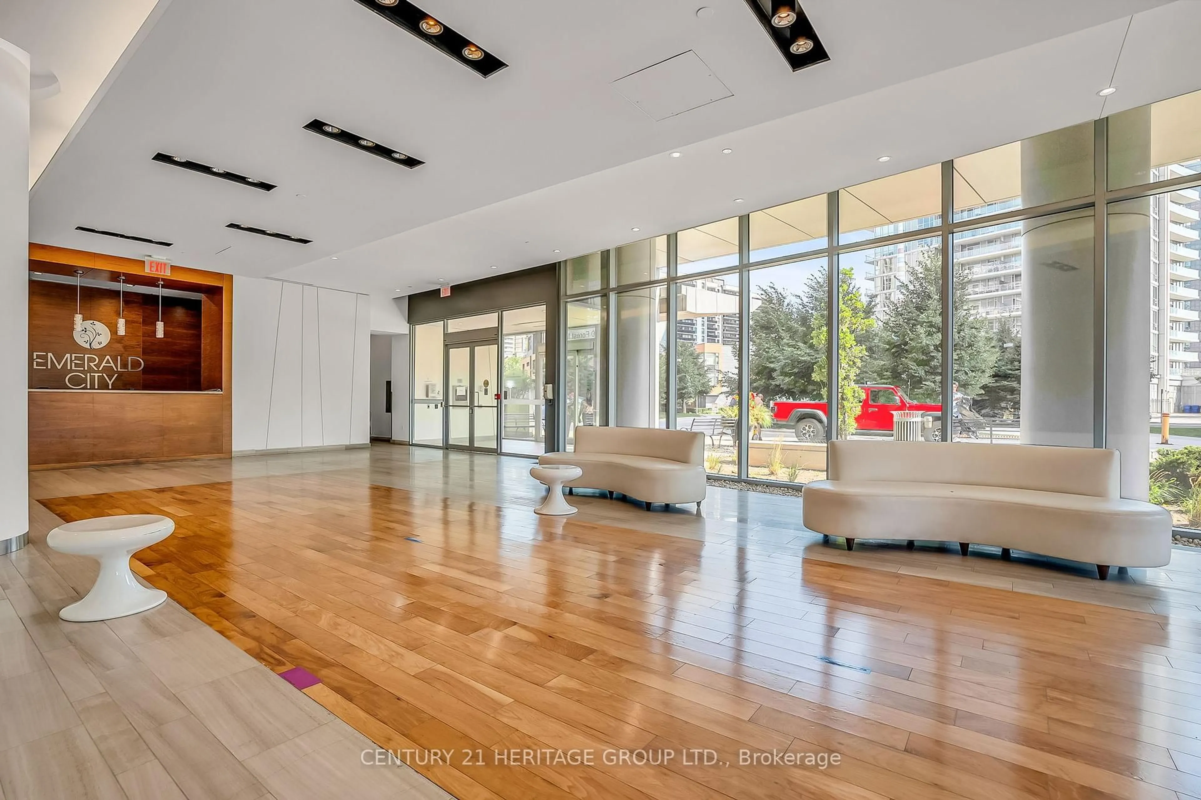 Indoor foyer for 70 Forest Manor Rd #905, Toronto Ontario M2J 0A9