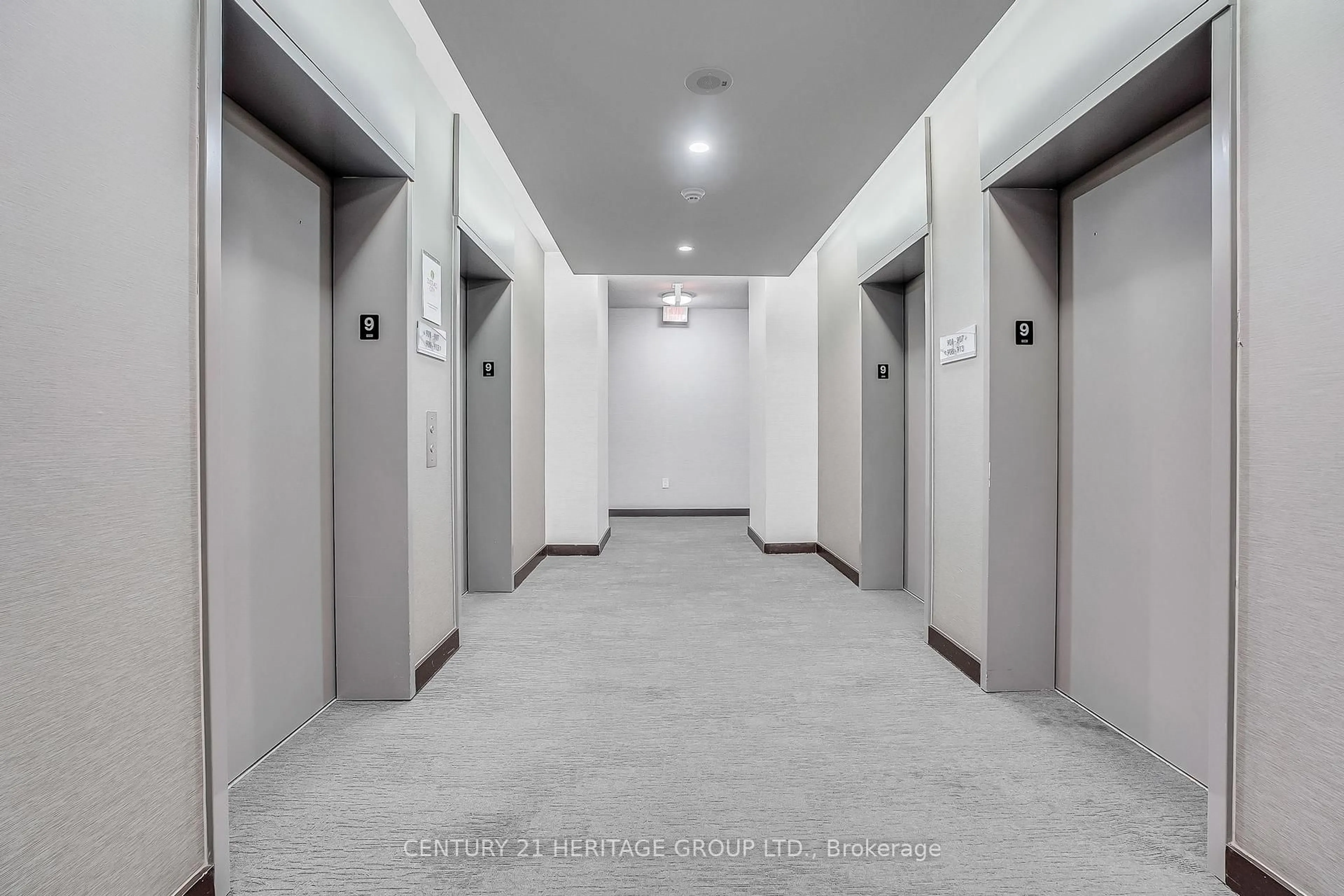 Indoor foyer for 70 Forest Manor Rd #905, Toronto Ontario M2J 0A9