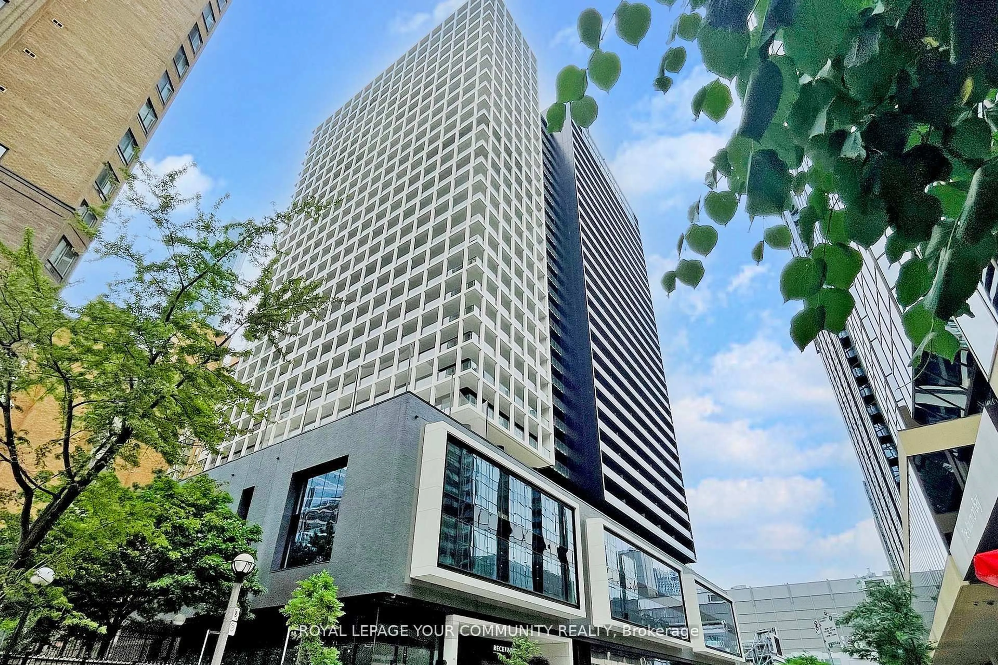 Indoor foyer for 20 Edward St #2017, Toronto Ontario M5G 0C5