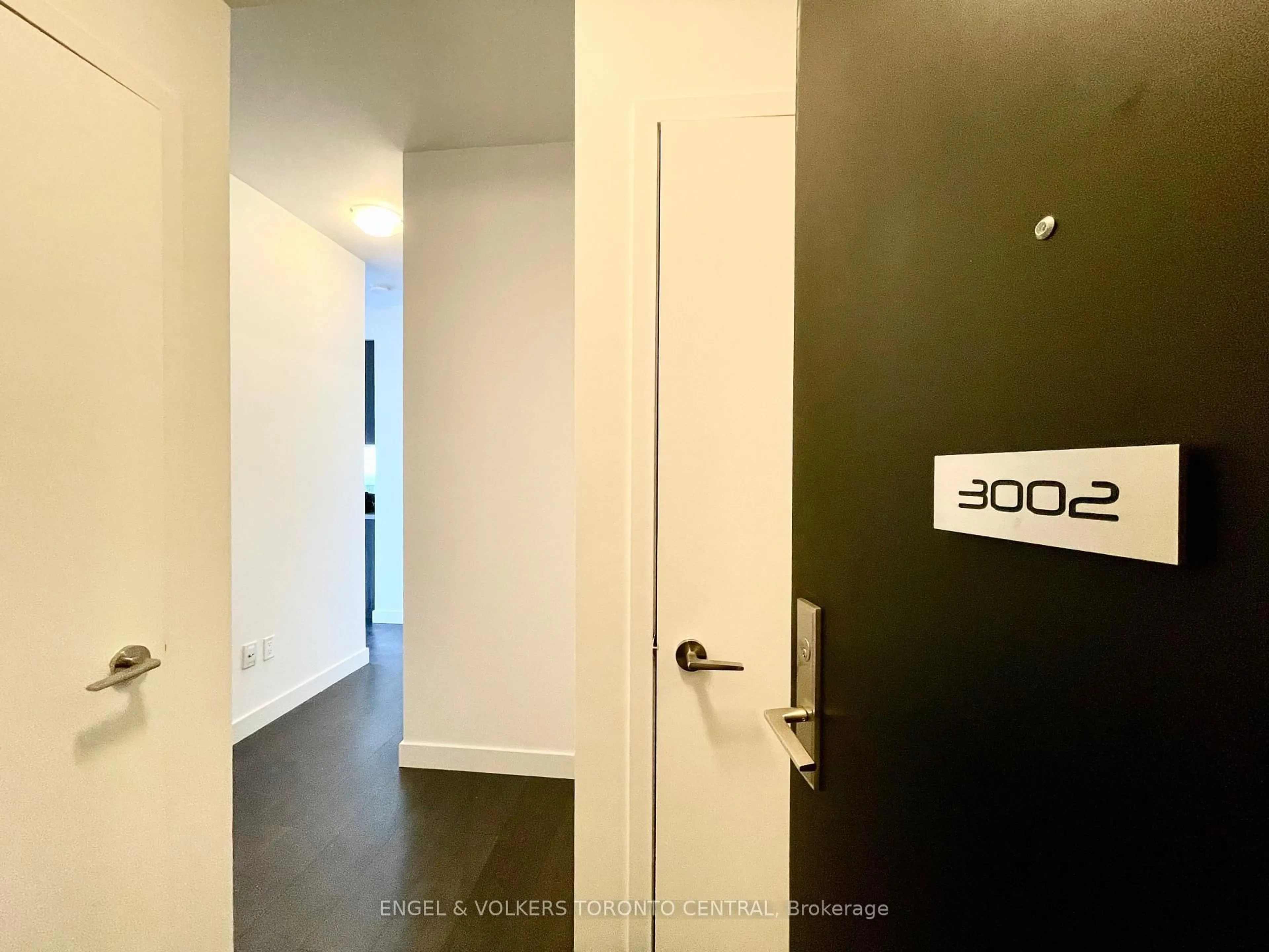 Indoor entryway for 8 Eglinton Ave #3002, Toronto Ontario M4P 1A6