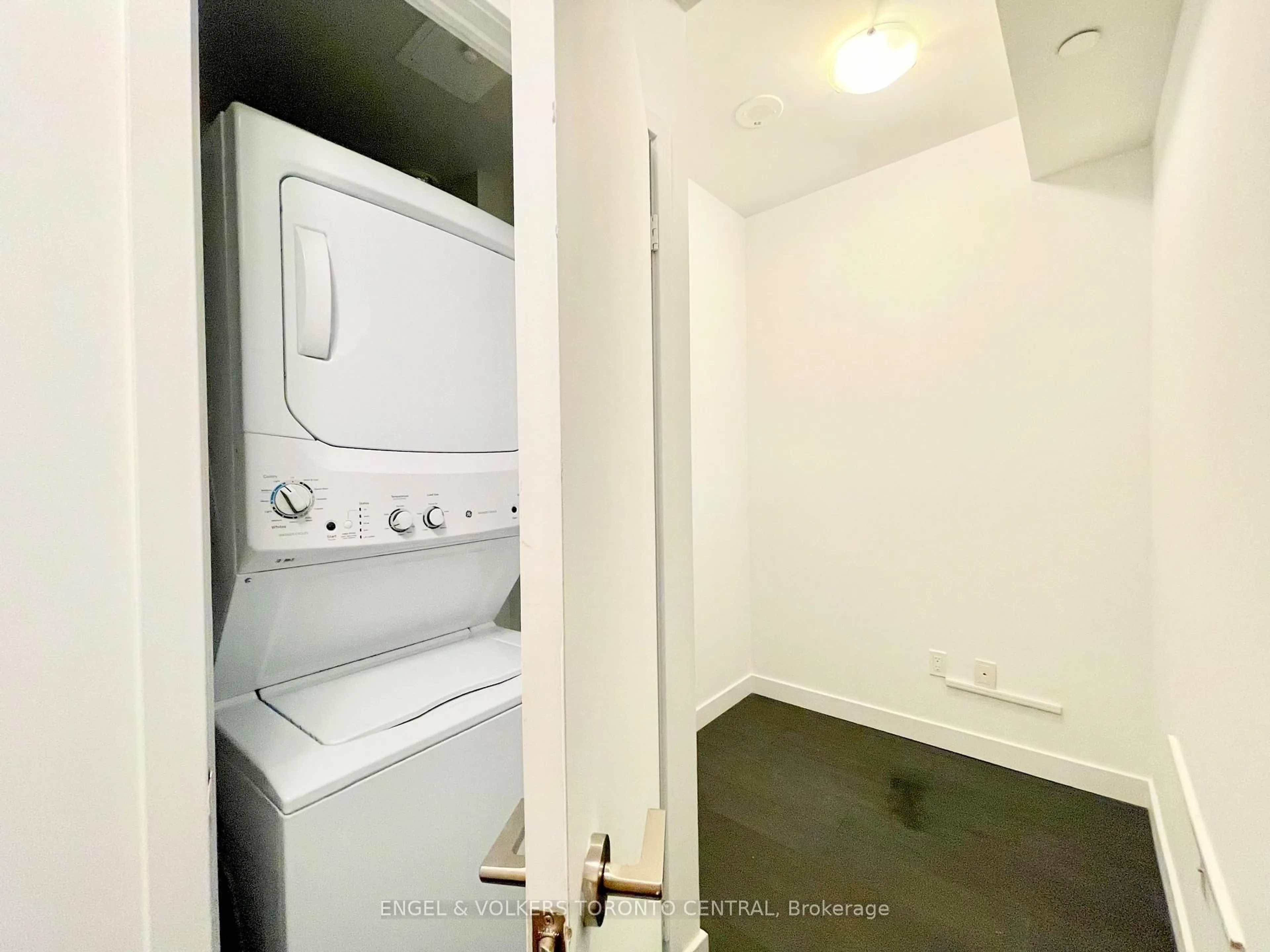 A pic of a room for 8 Eglinton Ave #3002, Toronto Ontario M4P 1A6