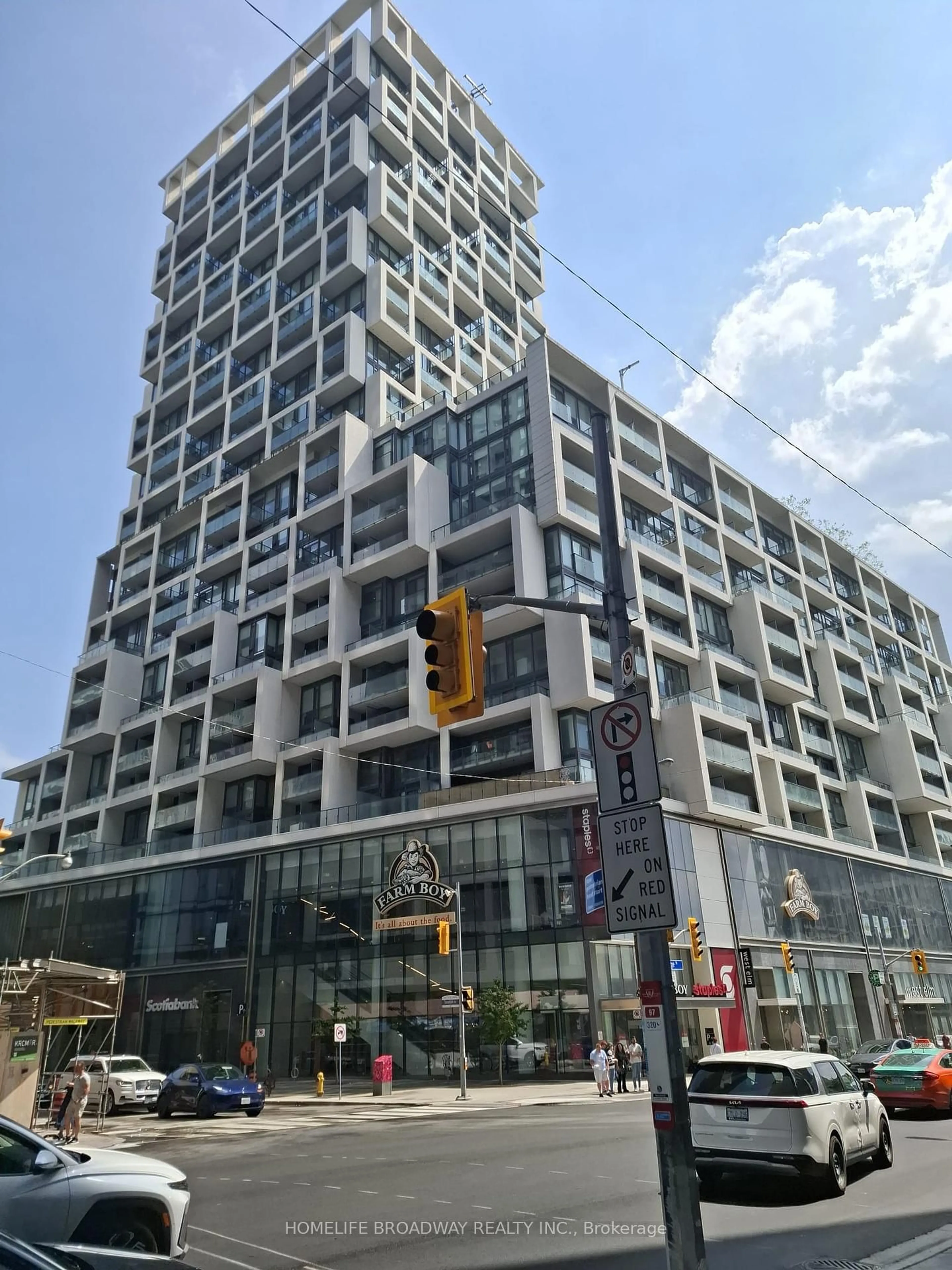 Indoor foyer for 5 Soudan Ave #2210, Toronto Ontario M4S 0B1