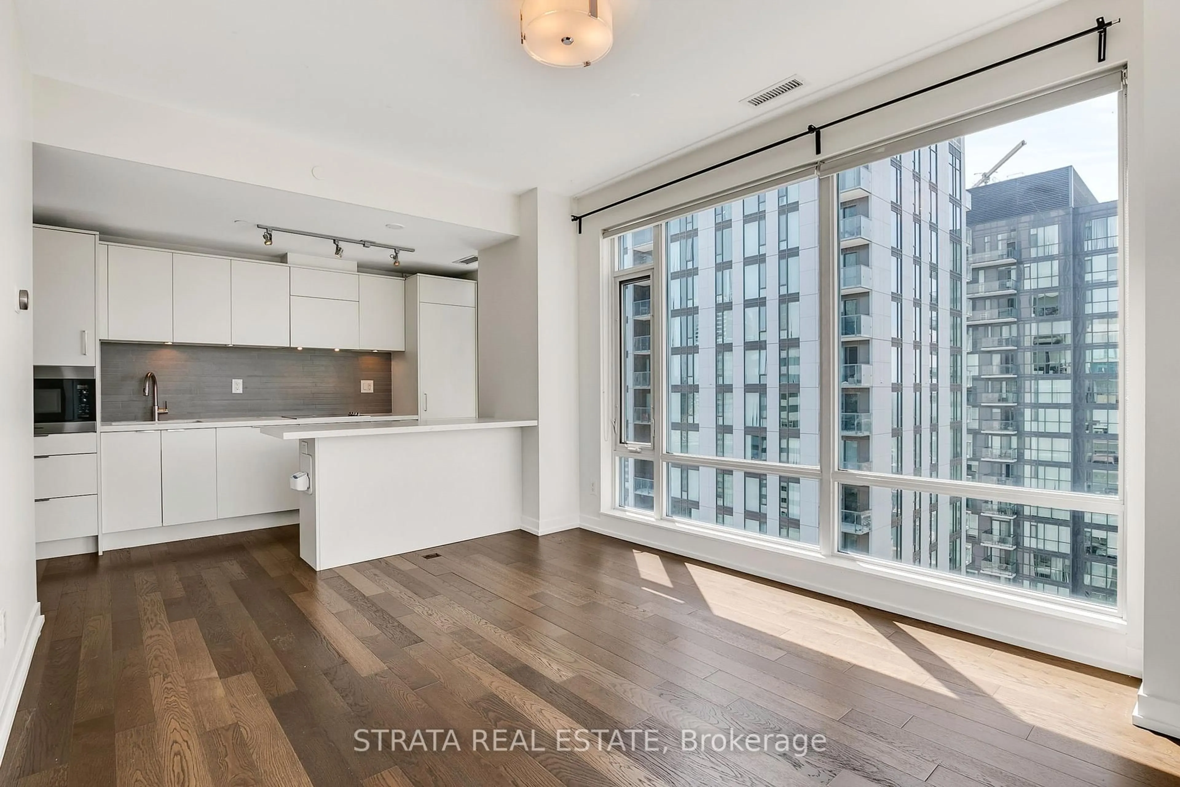 Open concept kitchen, unknown for 21 Widmer Ave #4202, Toronto Ontario M5V 2E8