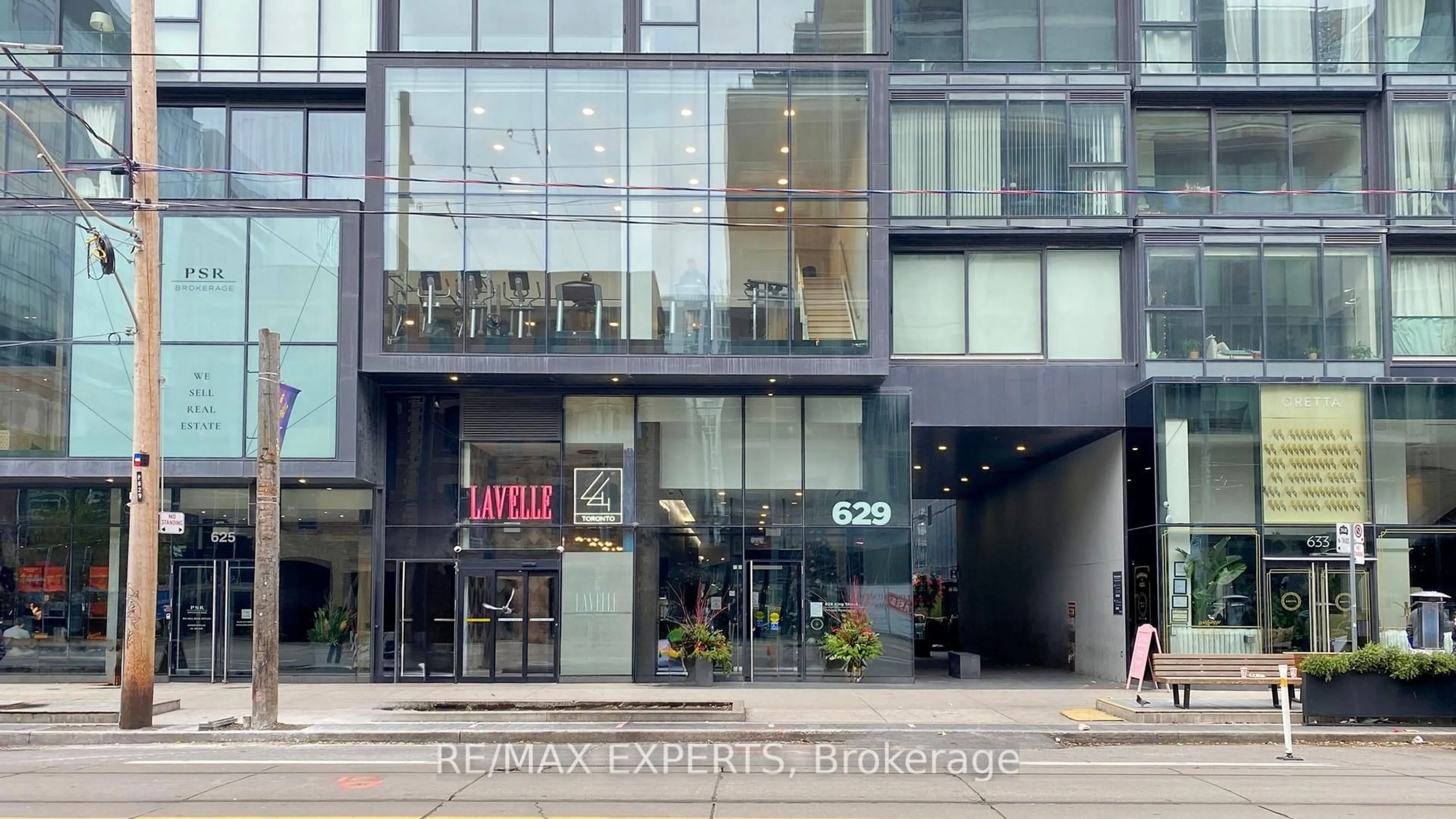 Indoor foyer for 629 King St #1418, Toronto Ontario M5V 1M5