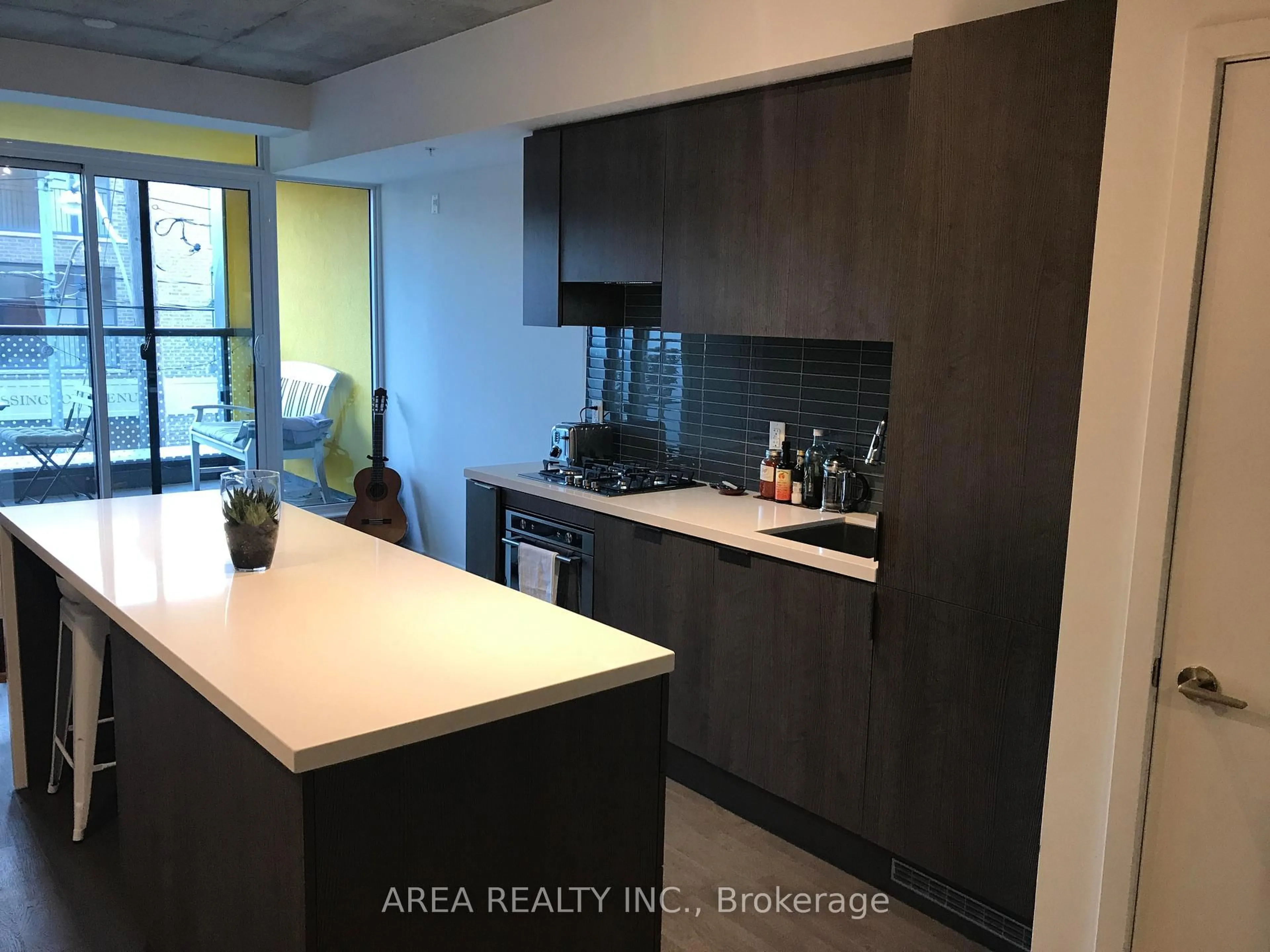 Unknown for 109 Ossington Ave #210, Toronto Ontario M6J 0G1