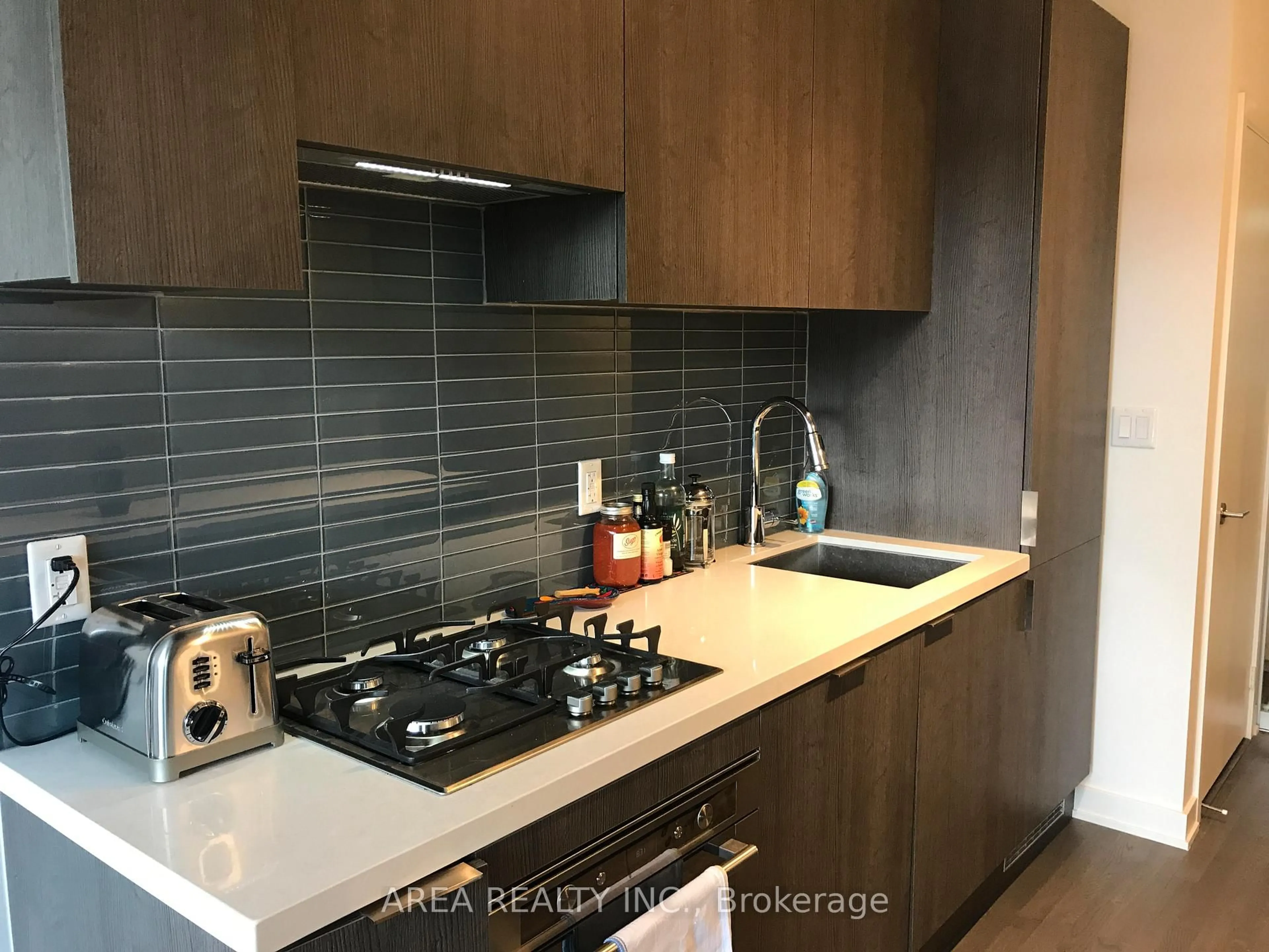 Standard kitchen, wood/laminate floor for 109 Ossington Ave #210, Toronto Ontario M6J 0G1