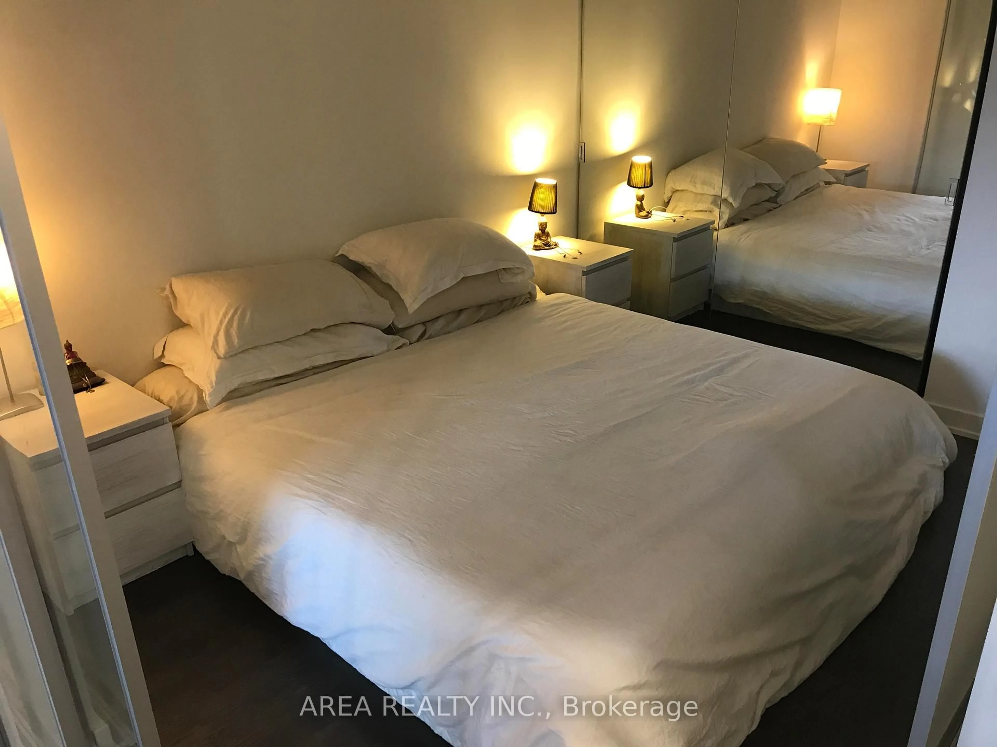 A pic of a room for 109 Ossington Ave #210, Toronto Ontario M6J 0G1