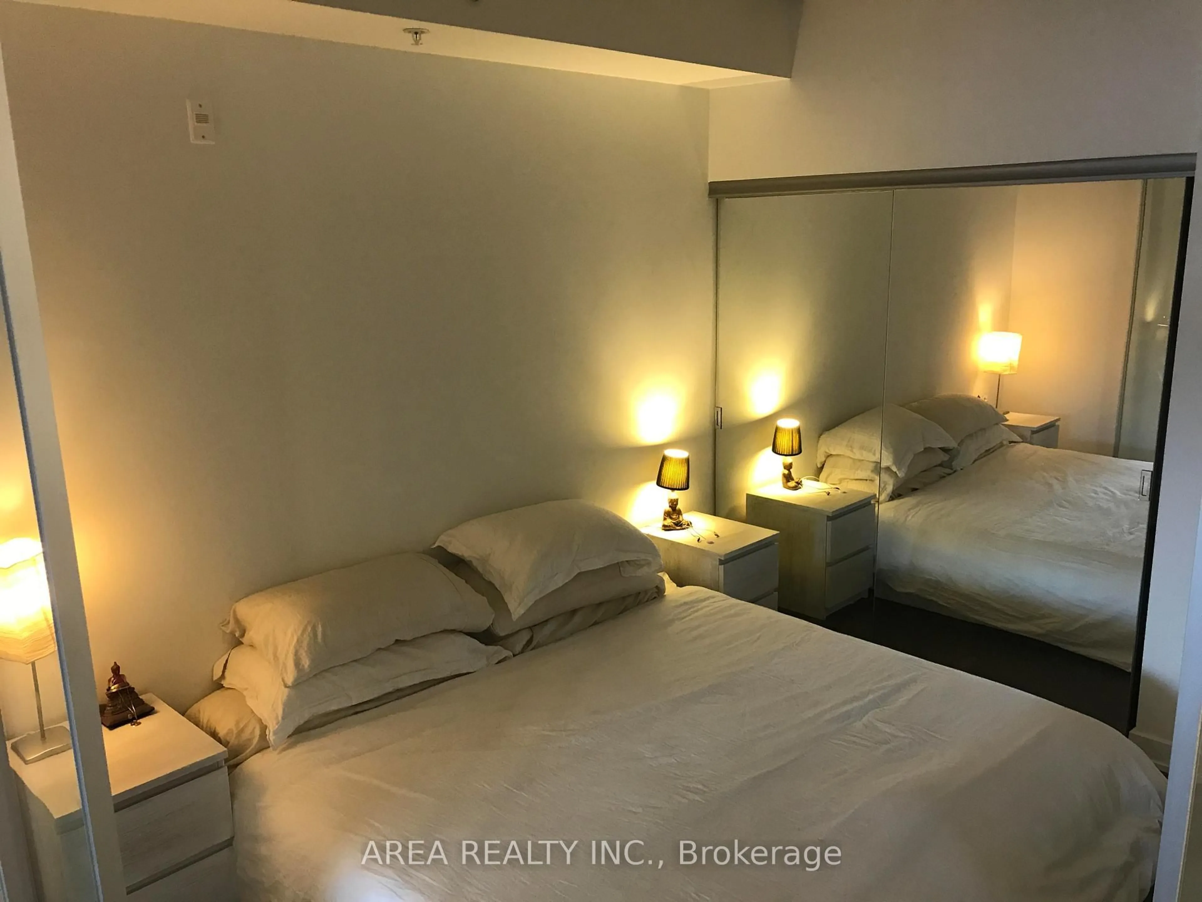 A pic of a room for 109 Ossington Ave #210, Toronto Ontario M6J 0G1