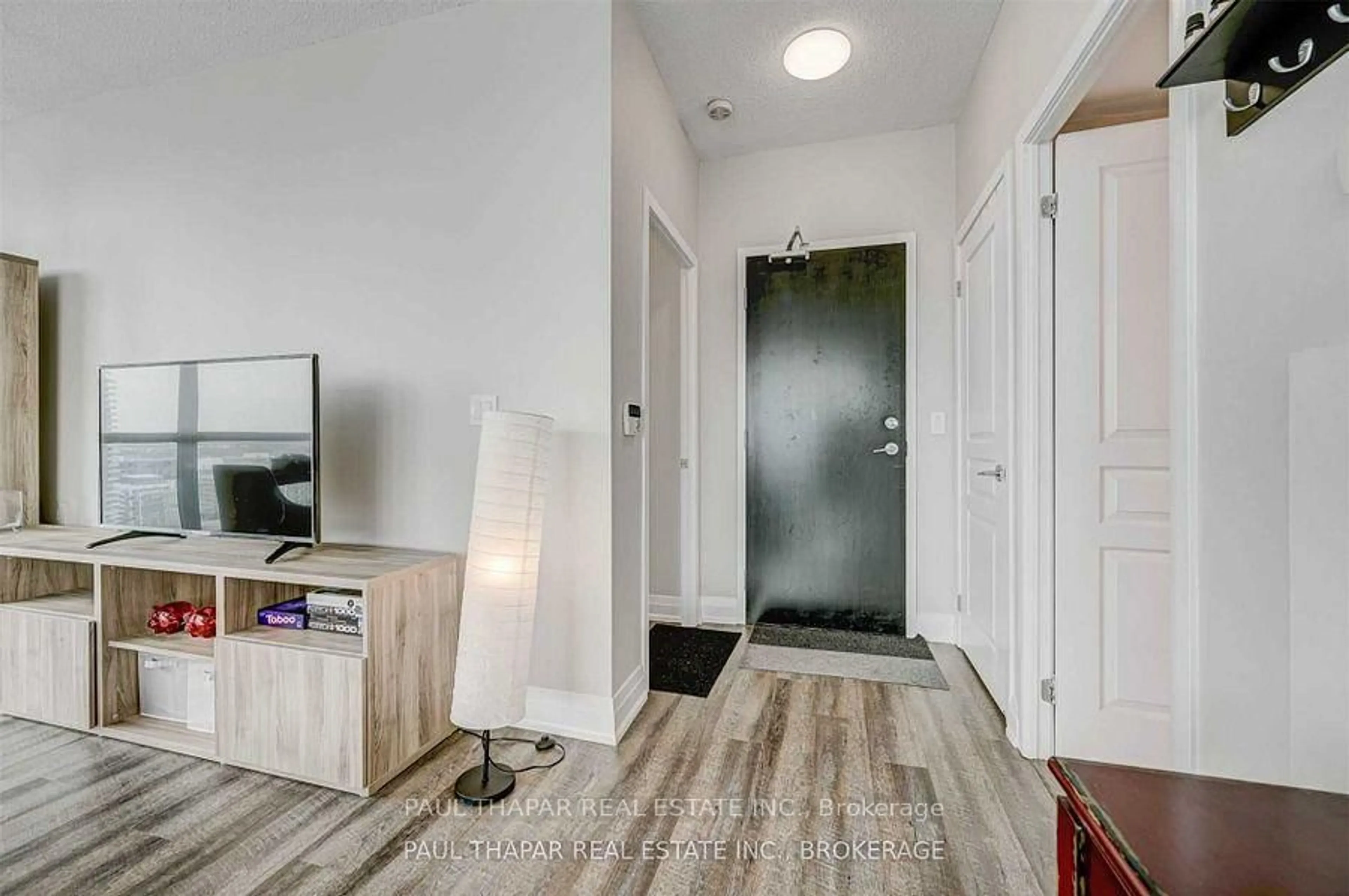 Indoor entryway for 18 Yonge St #2411, Toronto Ontario M5E 1Z8