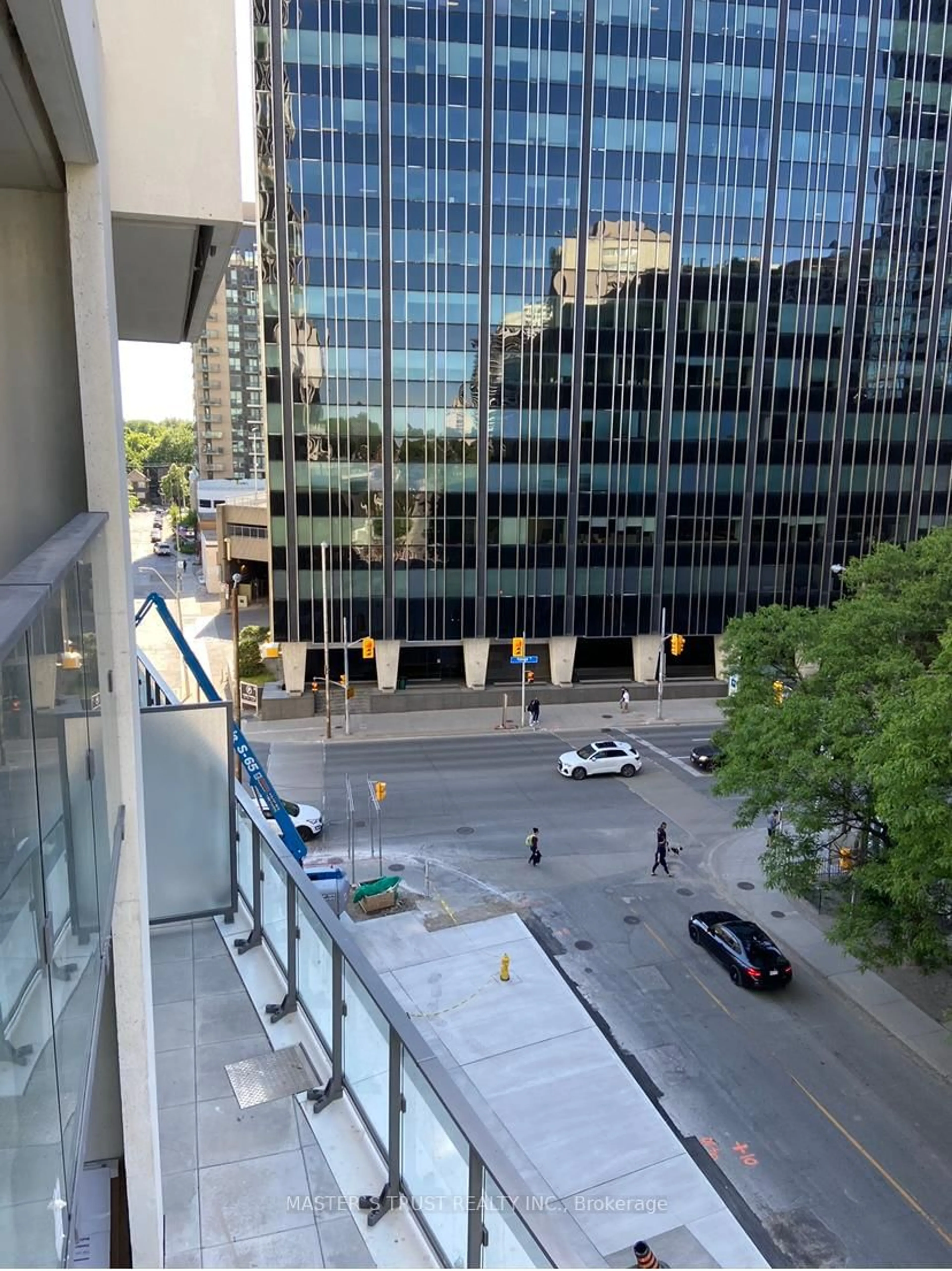 A pic from outside/outdoor area/front of a property/back of a property/a pic from drone, city buildings view from balcony for 5 Soudan Ave #711, Toronto Ontario M4S 0B1