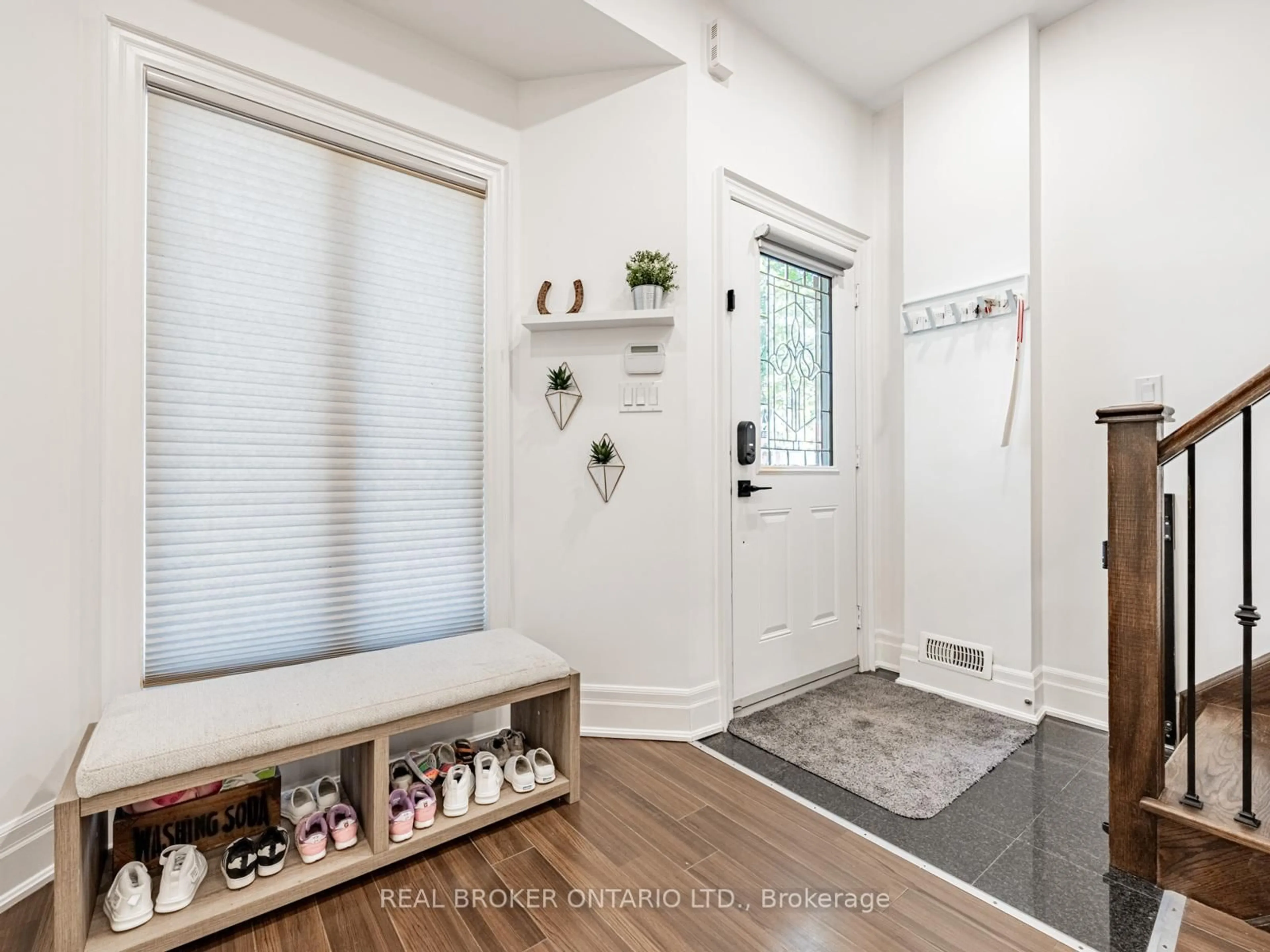 Indoor entryway for 125 Florence St, Toronto Ontario M6K 1P4