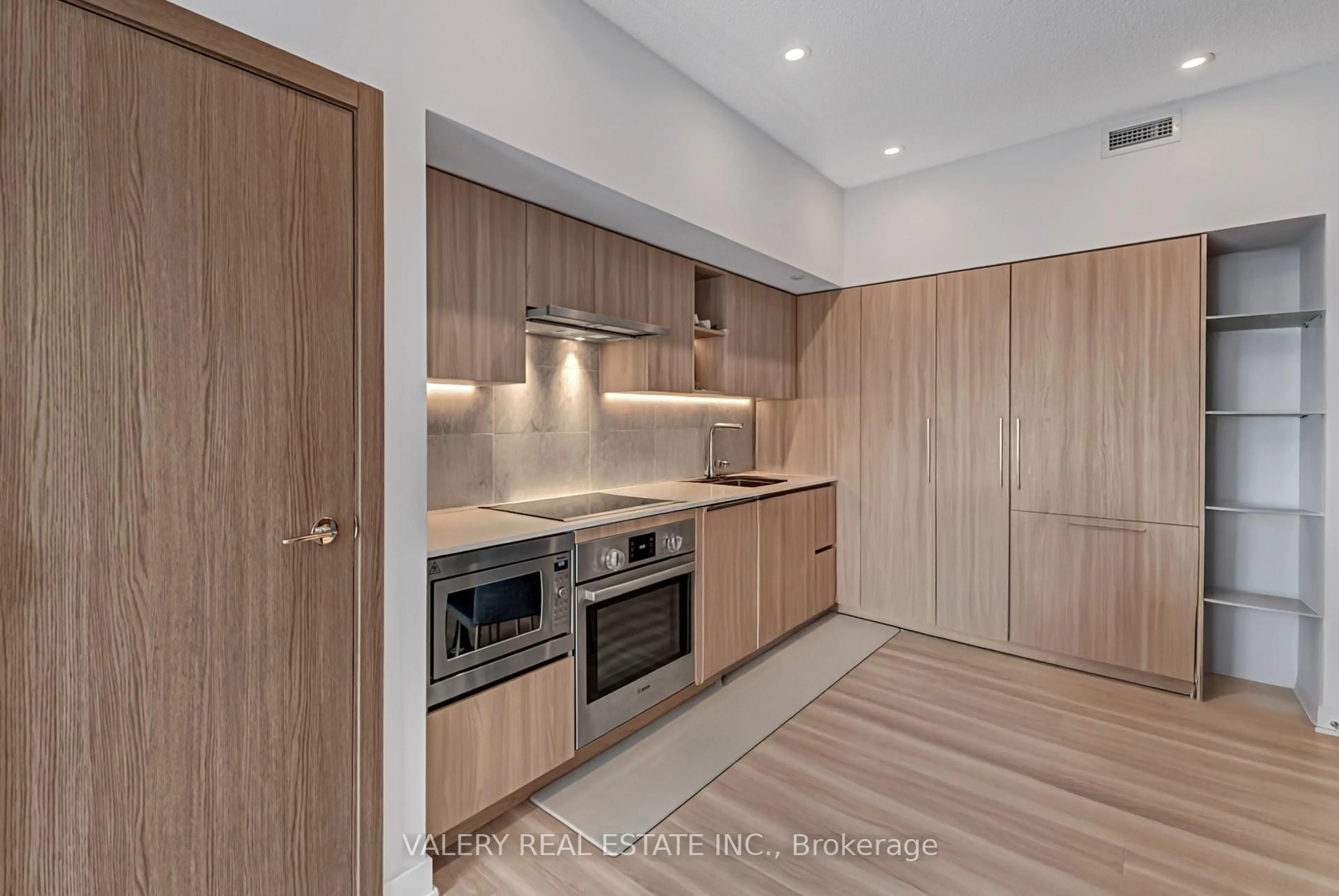Unknown for 17 Bathurst St #4516, Toronto Ontario M5V 0N1