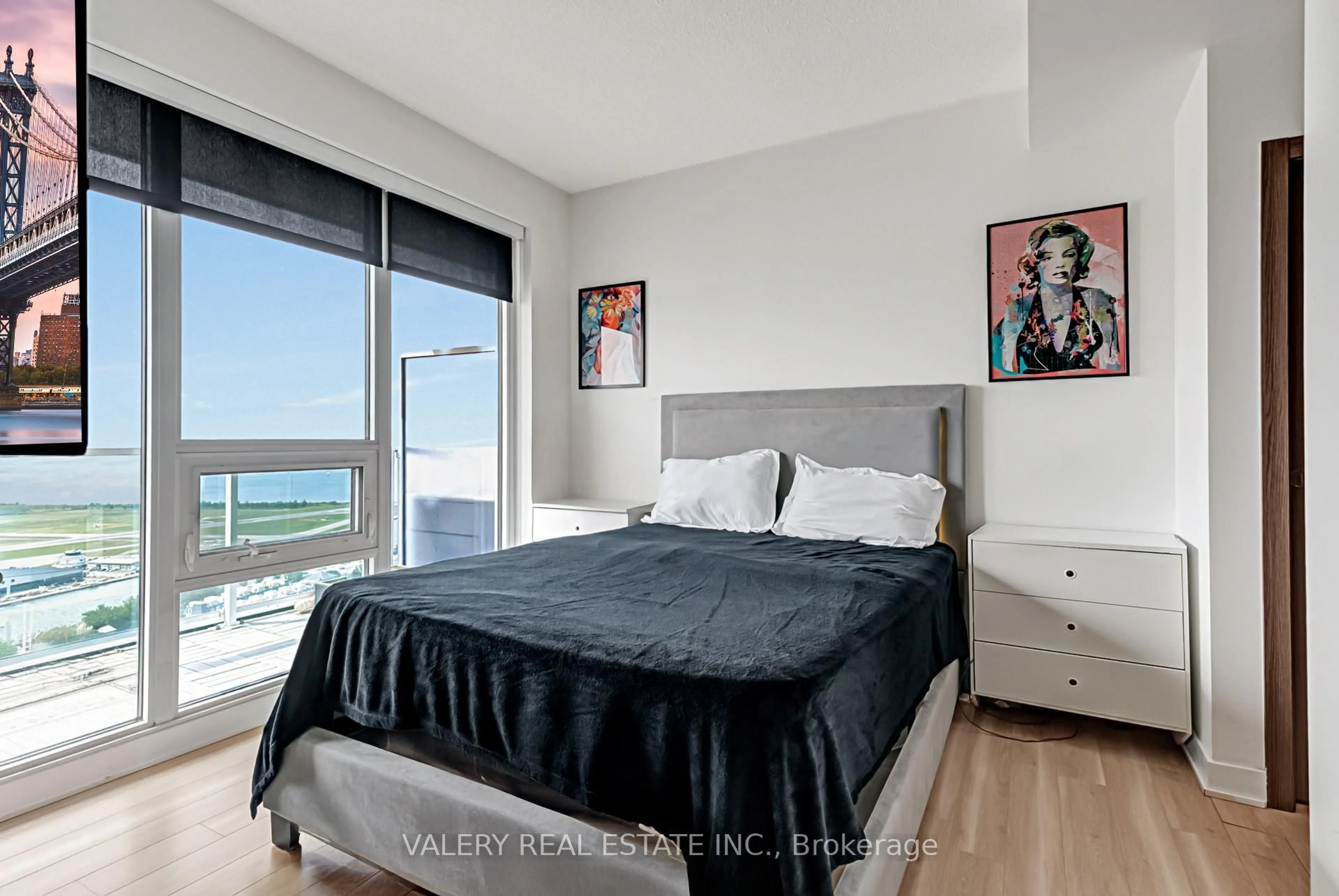 Bedroom with bed, unknown for 17 Bathurst St #4516, Toronto Ontario M5V 0N1