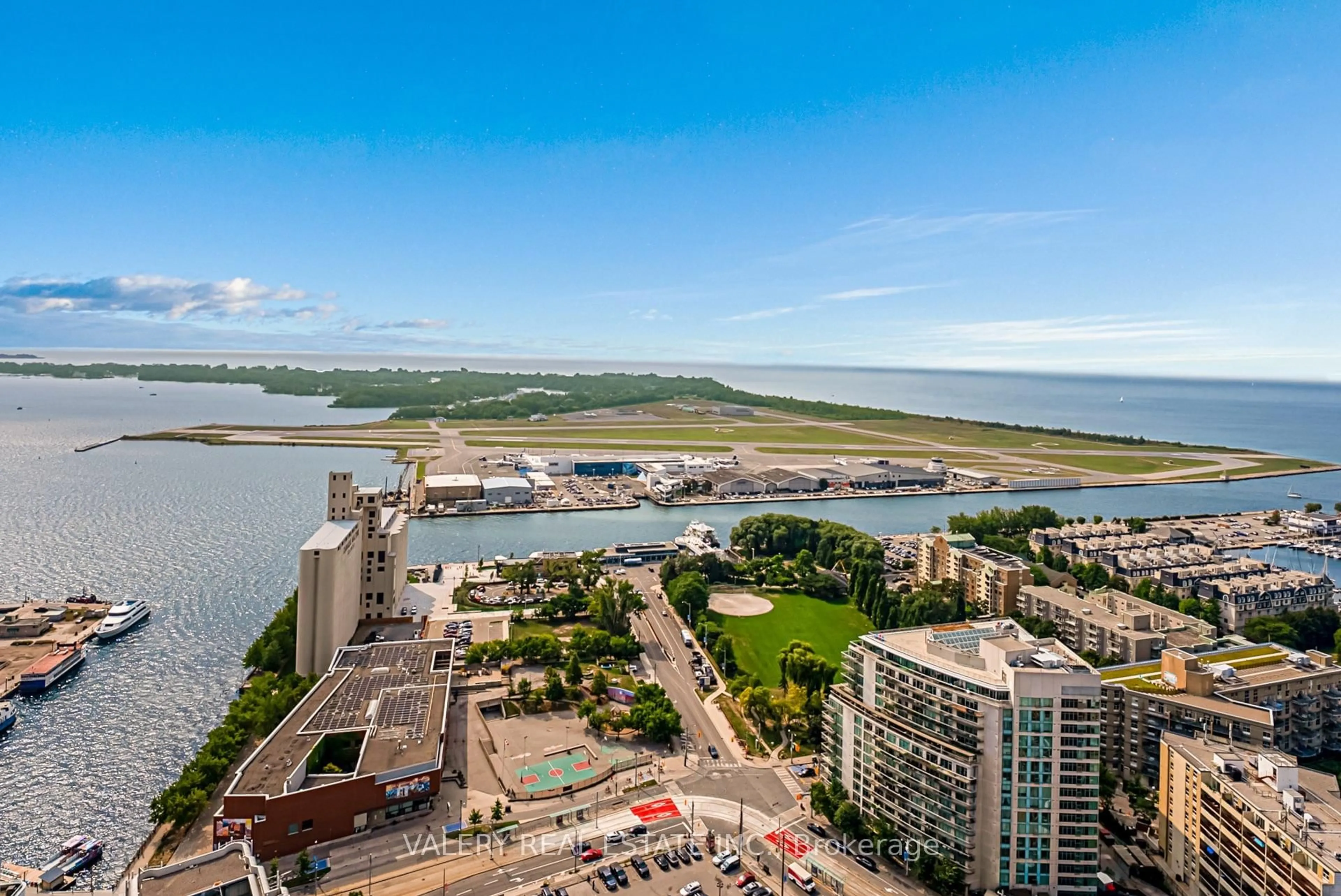 A pic from outside/outdoor area/front of a property/back of a property/a pic from drone, water/lake/river/ocean view for 17 Bathurst St #4516, Toronto Ontario M5V 0N1