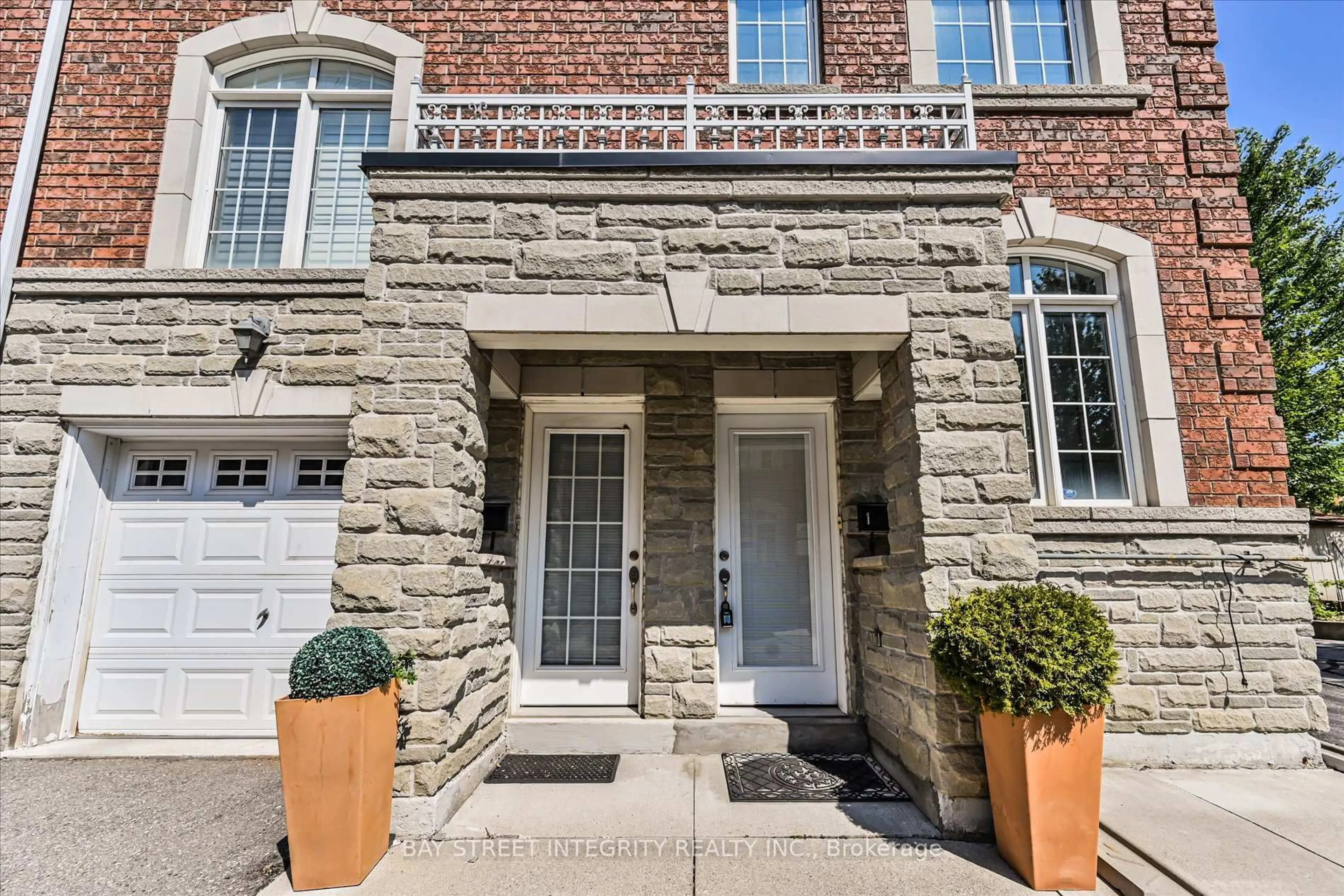 Unknown for 1 Strawflower Mews, Toronto Ontario M2N 0E8