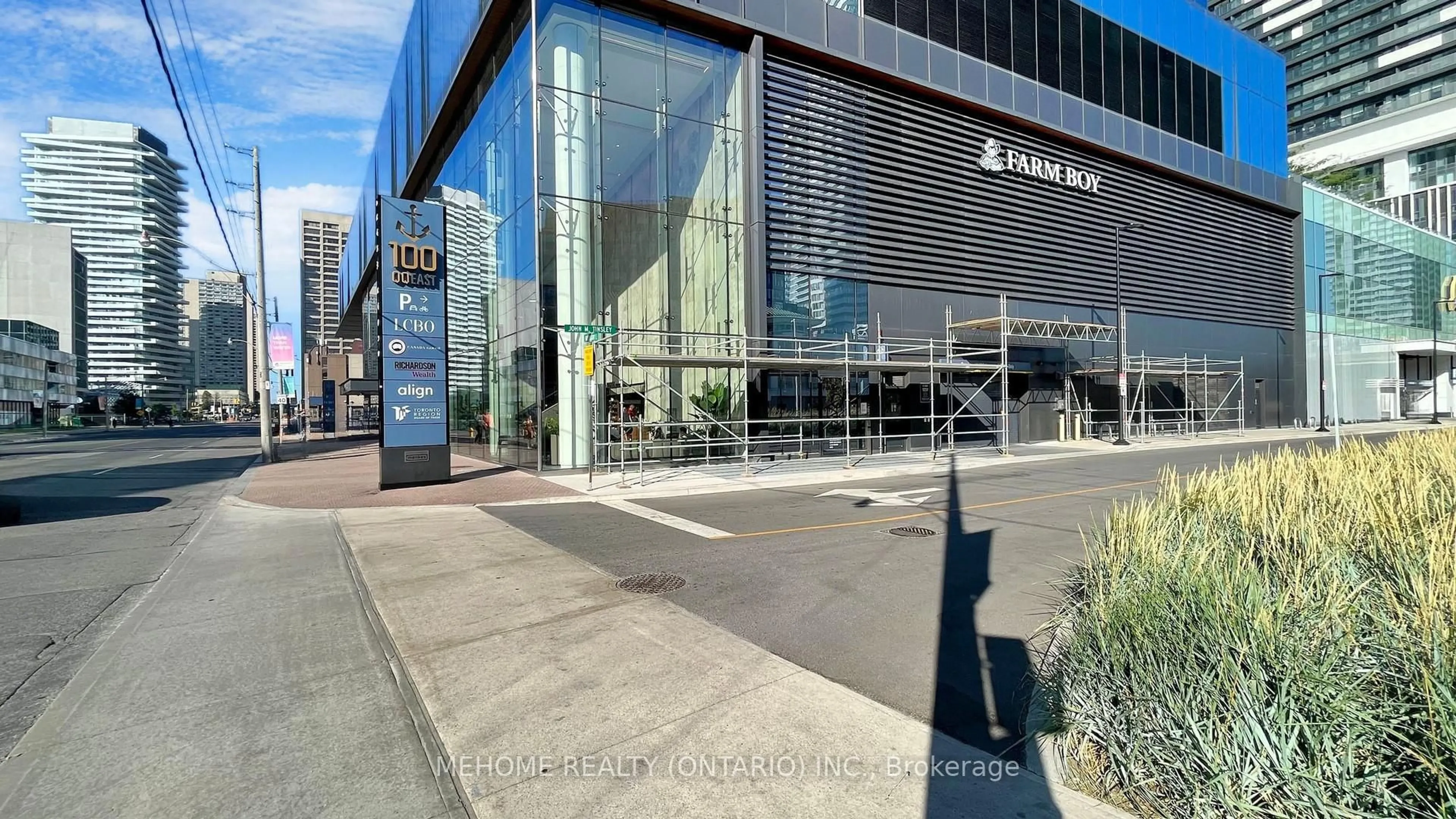 Indoor foyer for 138 Downes St #7309, Toronto Ontario M5E 0E4
