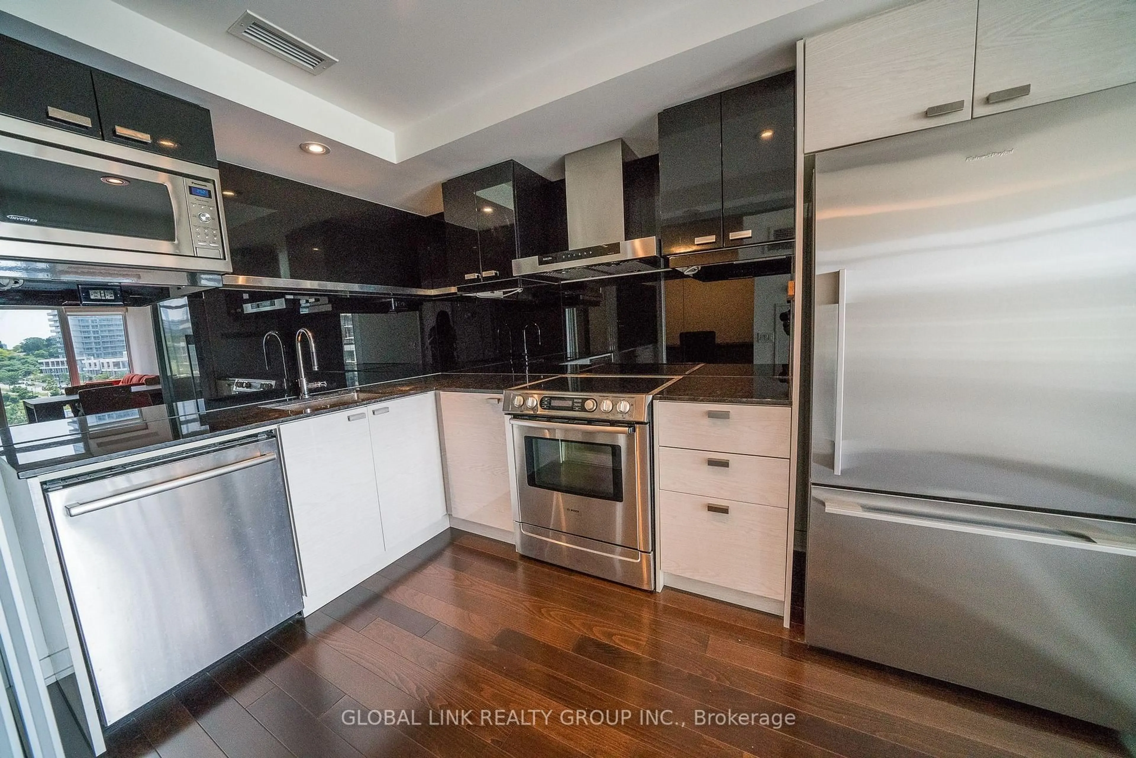 Contemporary kitchen, unknown for 121 Mcmahon Dr #915, Toronto Ontario M2K 0C1