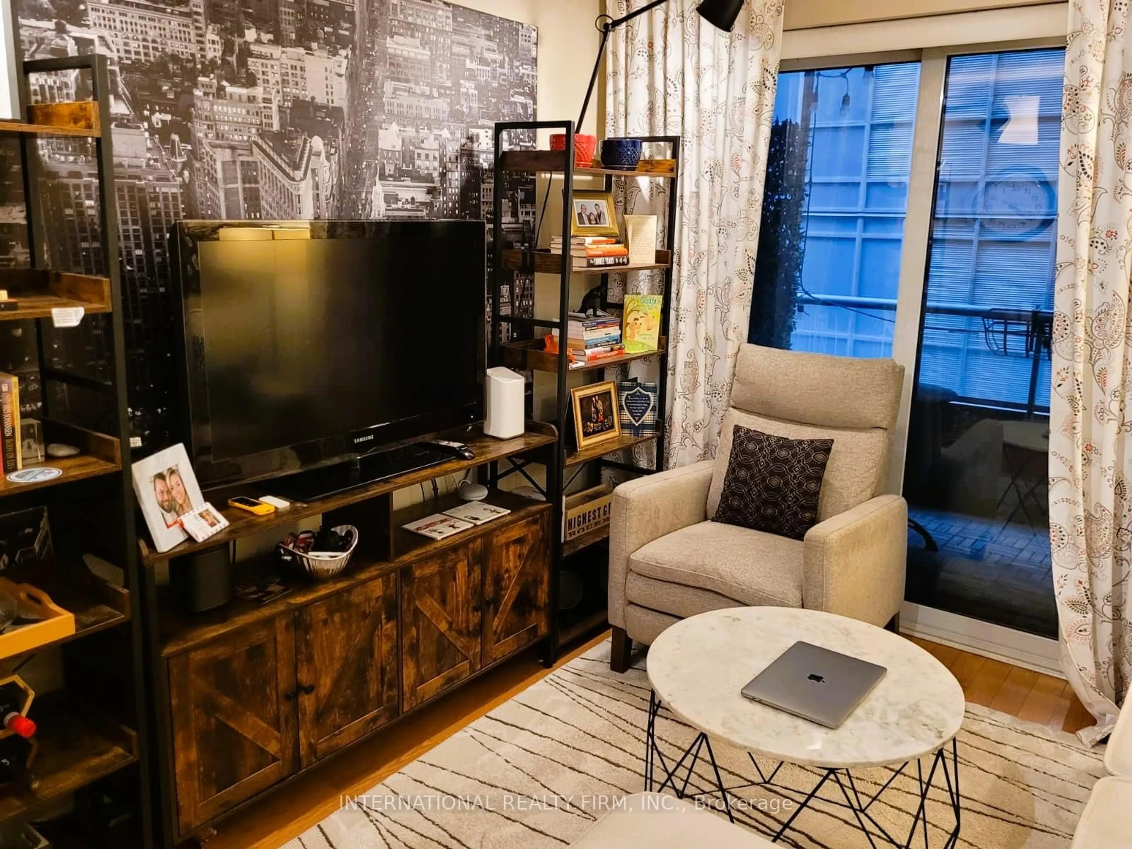 Living room with furniture, unknown for 250 Wellington St #426, Toronto Ontario M5V 3P6