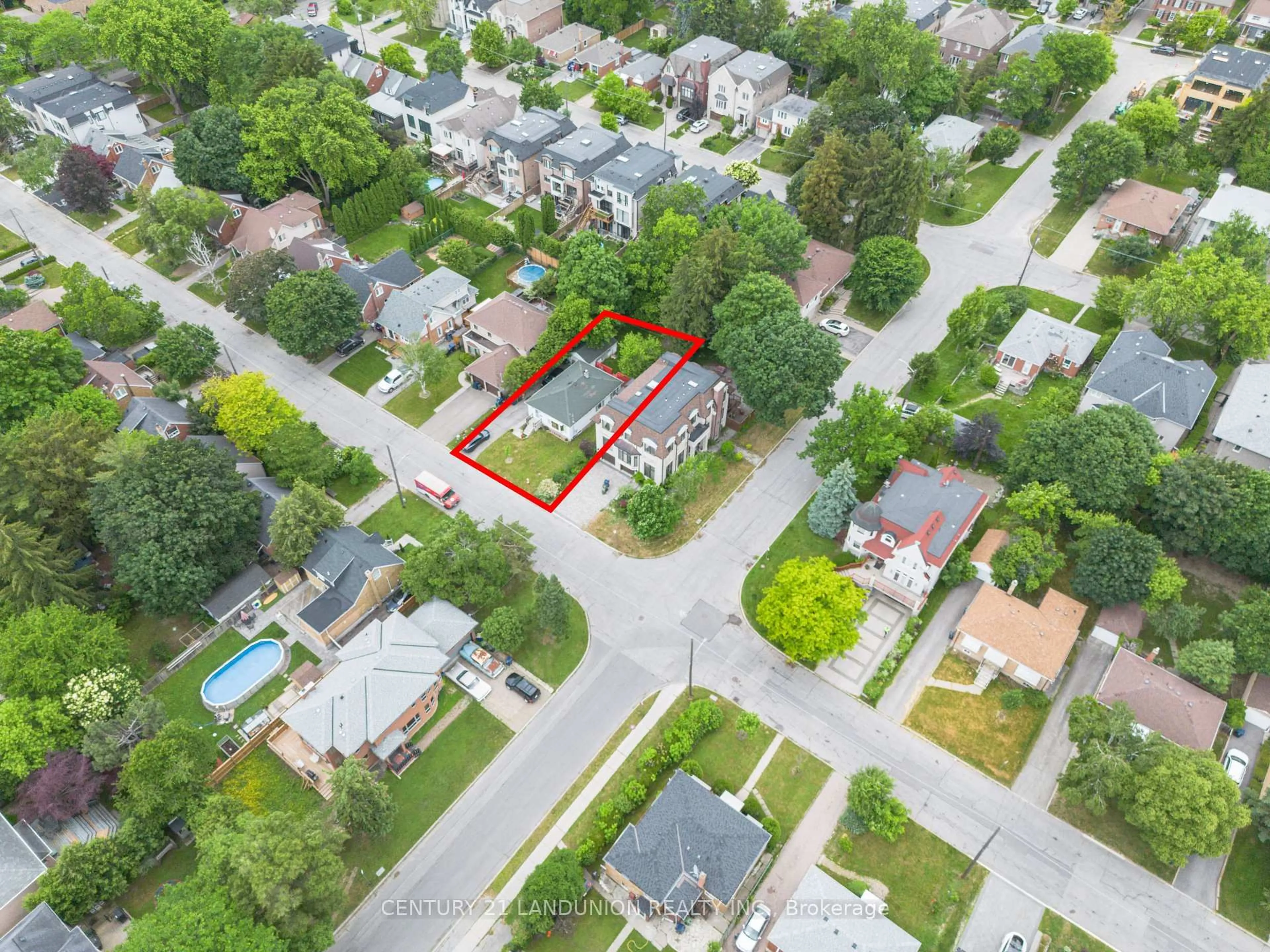 A pic from outside/outdoor area/front of a property/back of a property/a pic from drone, street for 200 Elmhurst Ave, Toronto Ontario M2N 1S3