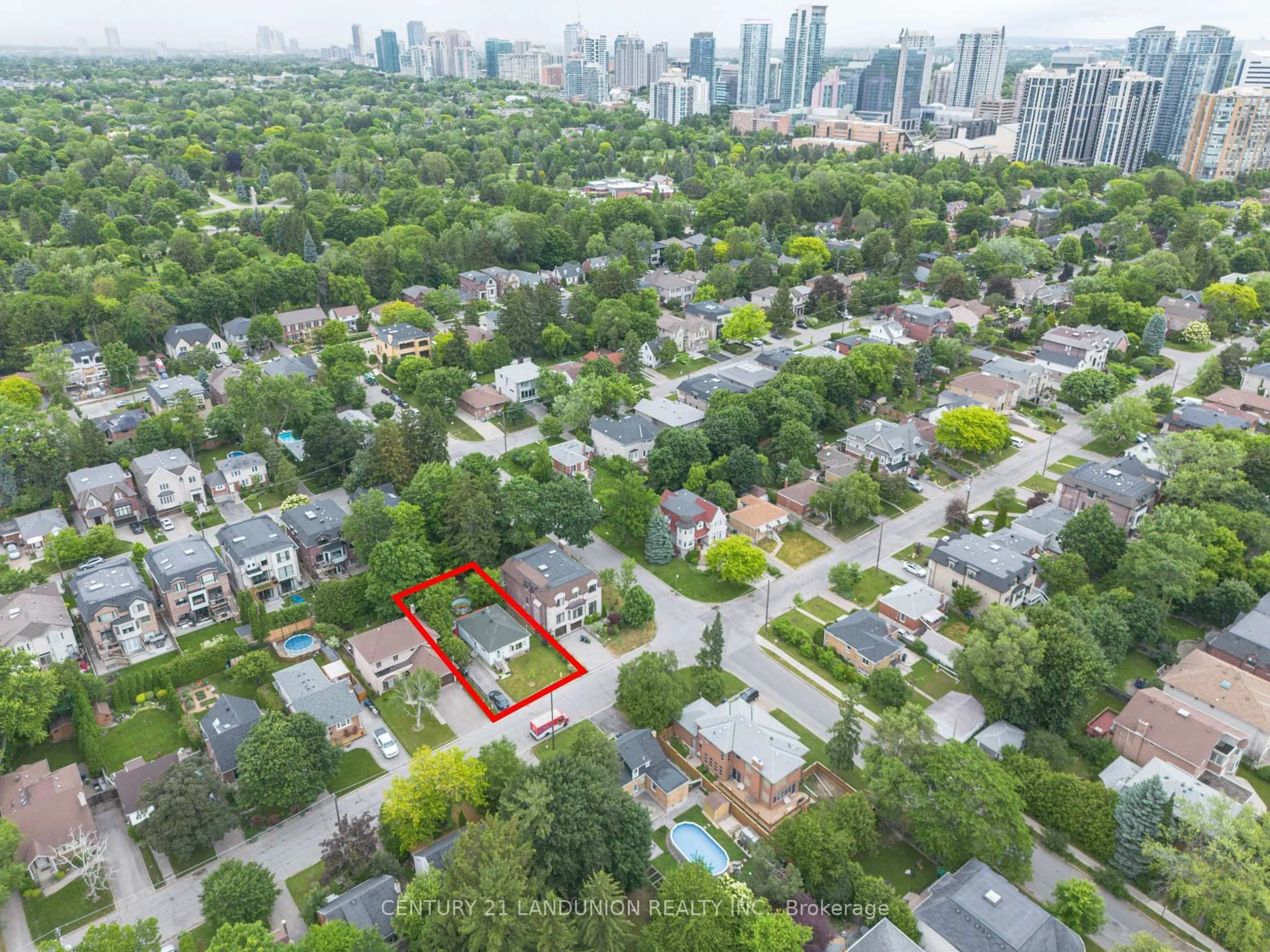 A pic from outside/outdoor area/front of a property/back of a property/a pic from drone, city buildings view from balcony for 200 Elmhurst Ave, Toronto Ontario M2N 1S3