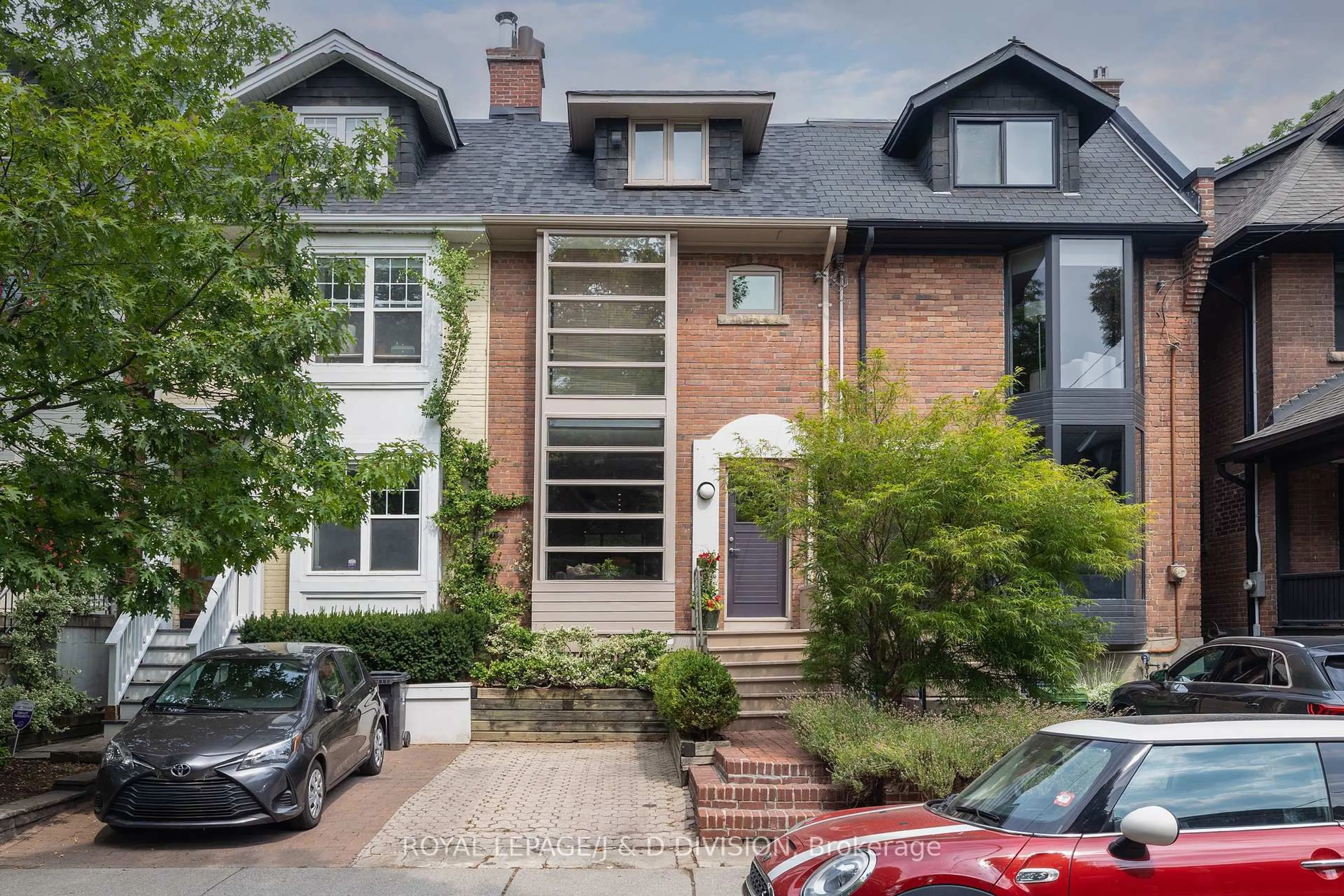 Home with brick exterior material, street for 52 Balmoral Ave, Toronto Ontario M4V 1J4