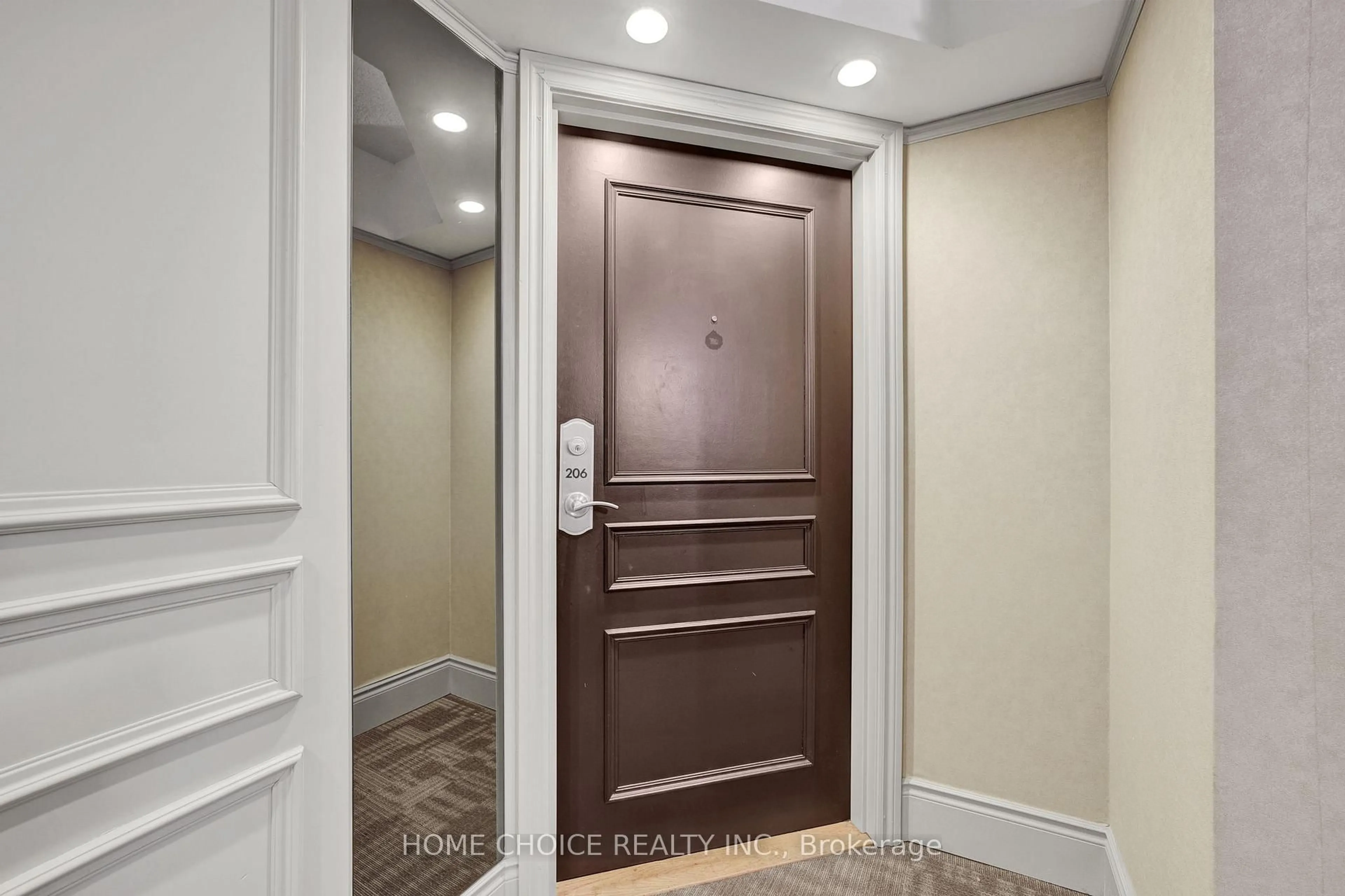 Indoor entryway for 935 Sheppard Ave #206, Toronto Ontario M3H 2T7