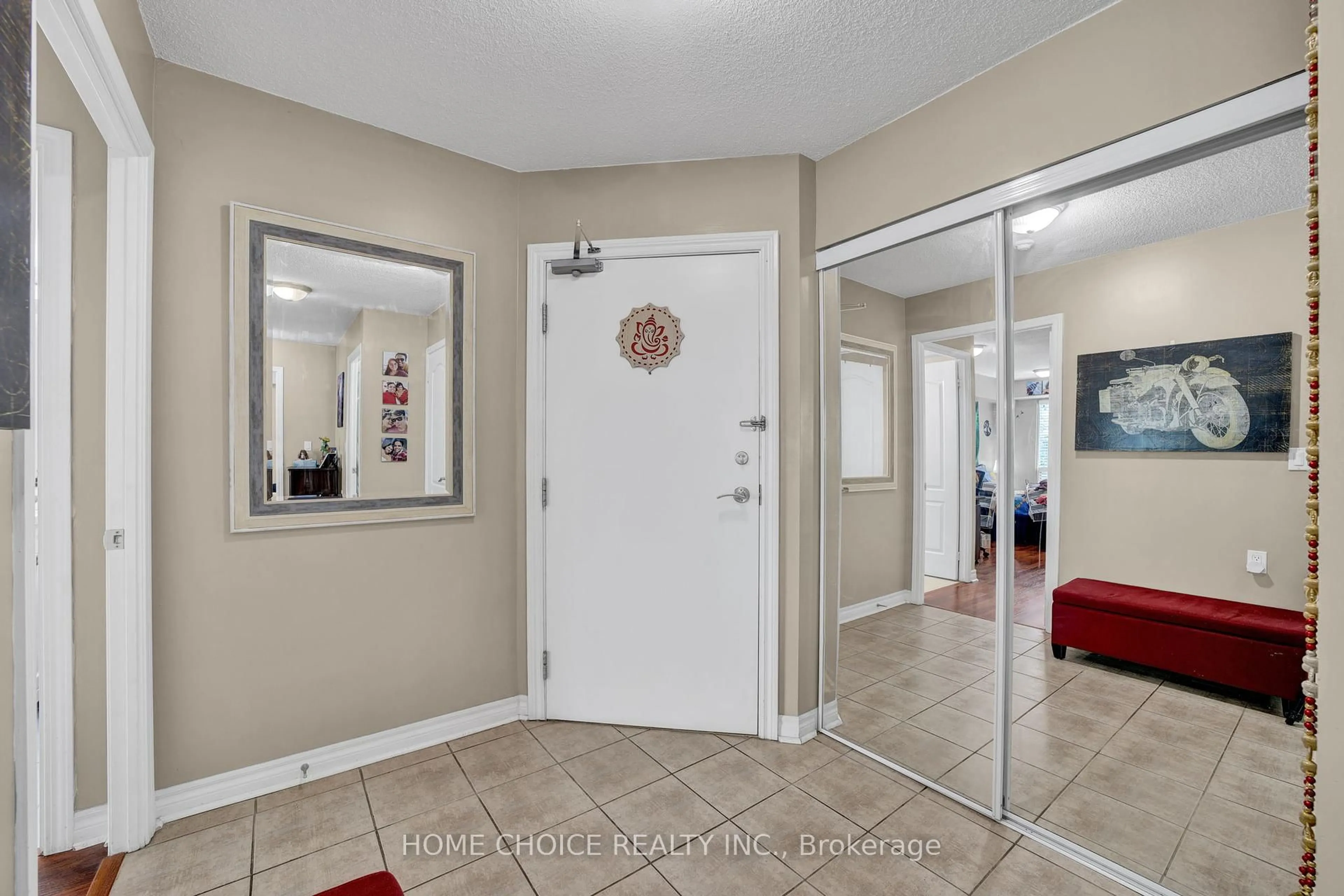 Indoor entryway for 935 Sheppard Ave #206, Toronto Ontario M3H 2T7