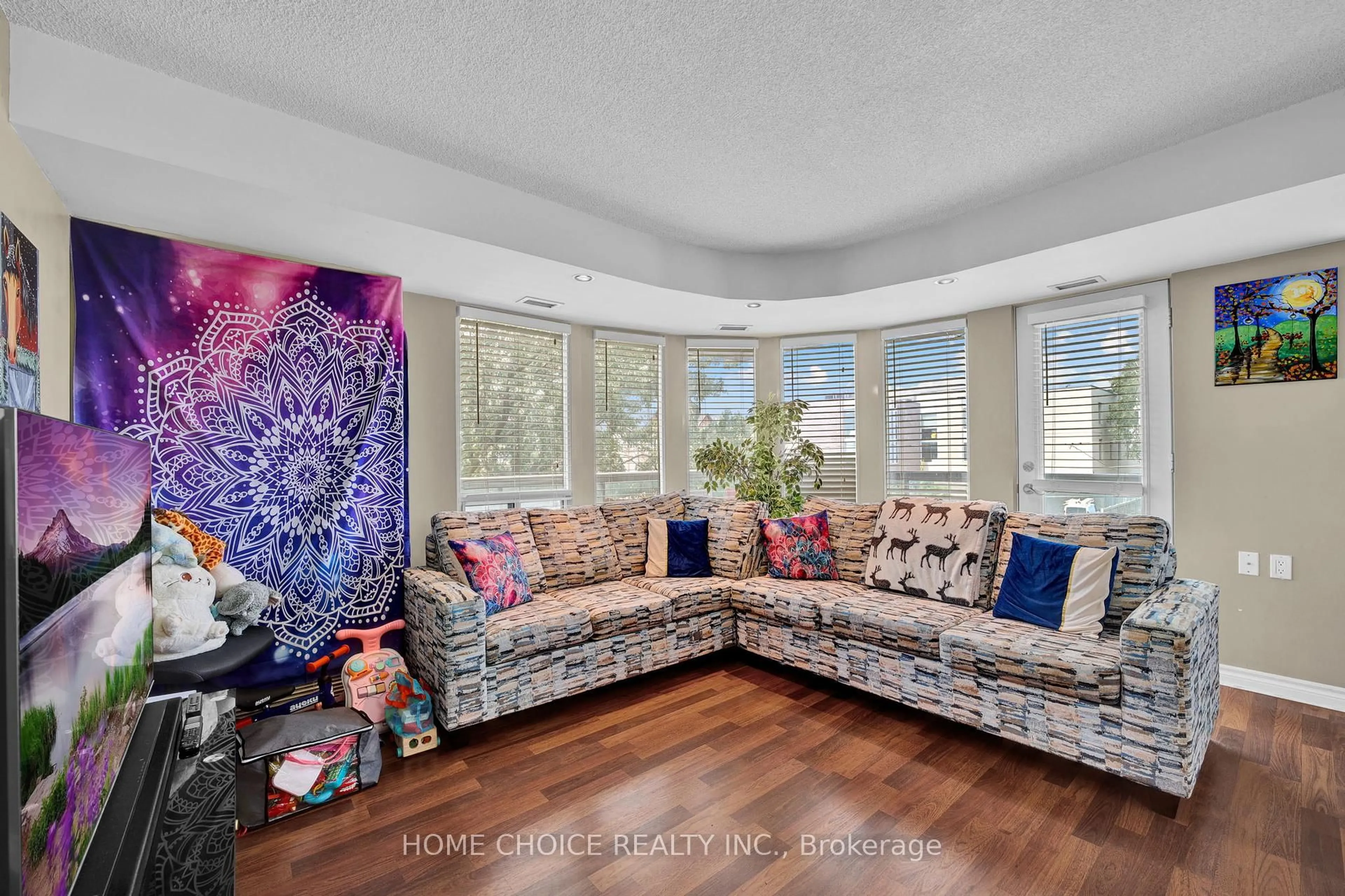 Living room with furniture, unknown for 935 Sheppard Ave #206, Toronto Ontario M3H 2T7