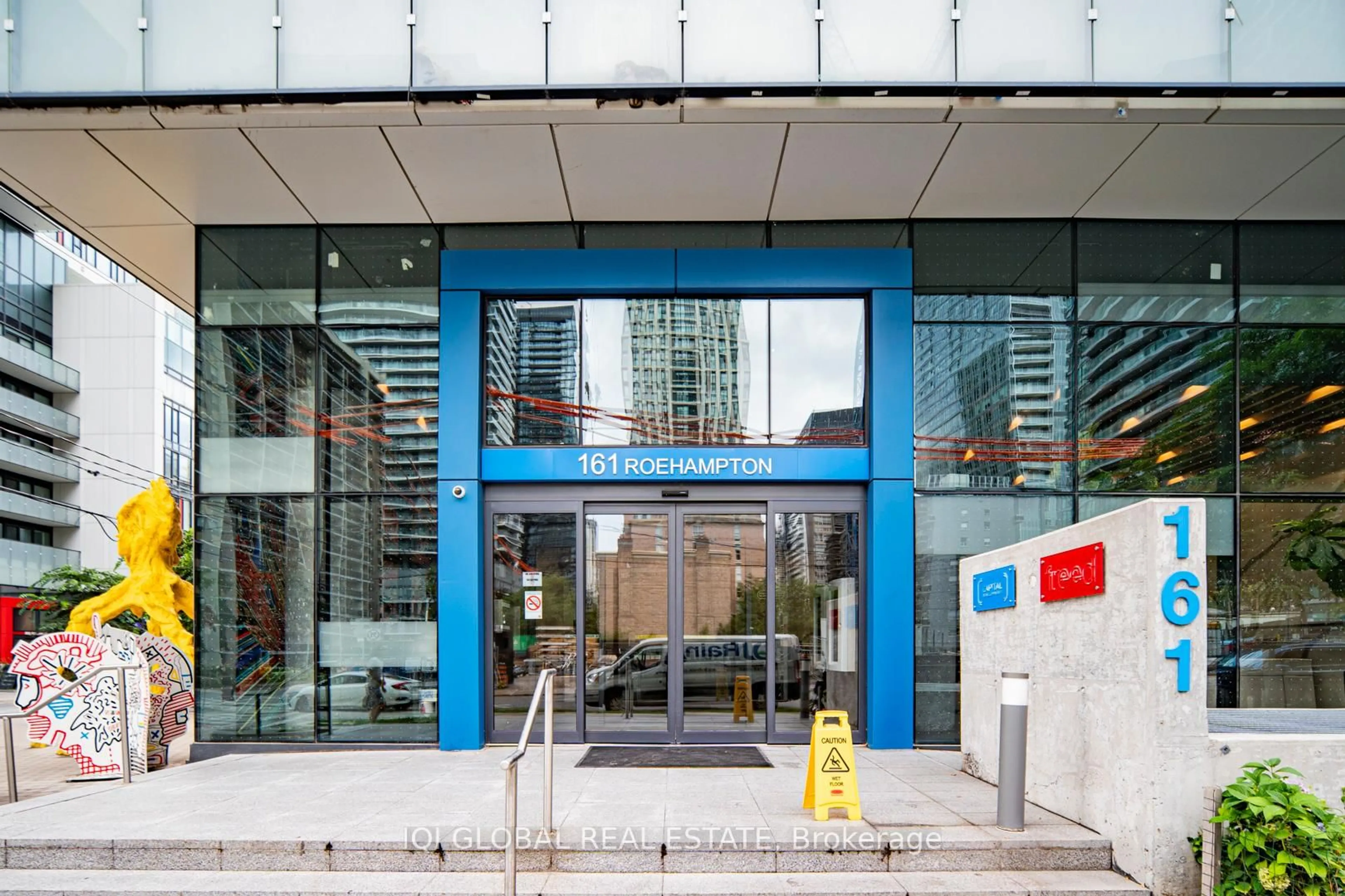 Indoor foyer for 161 Roehampton Ave #2505, Toronto Ontario M4P 0C8
