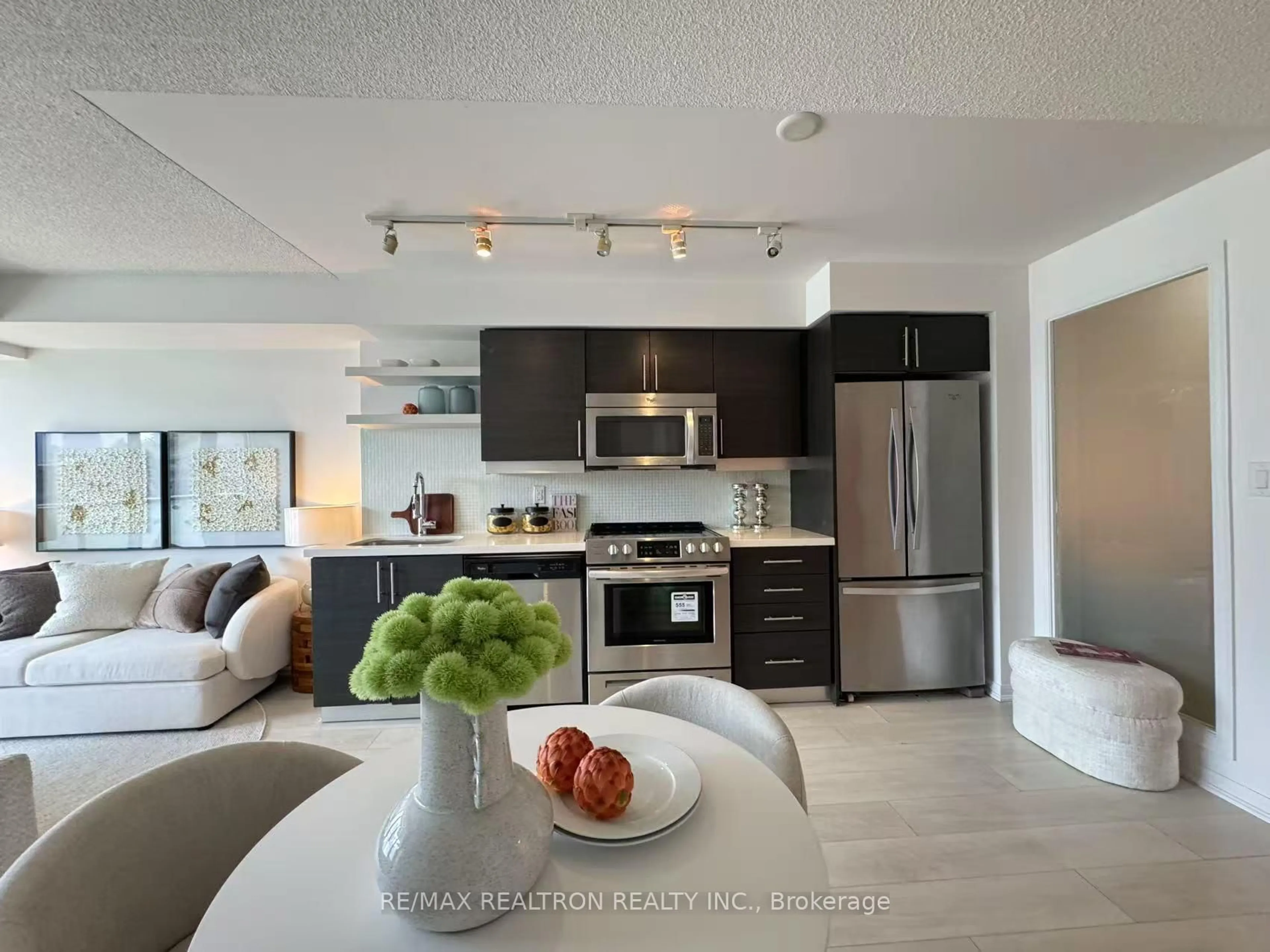 Open concept kitchen, unknown for 400 Adelaide St #1909, Toronto Ontario M5A 4S3