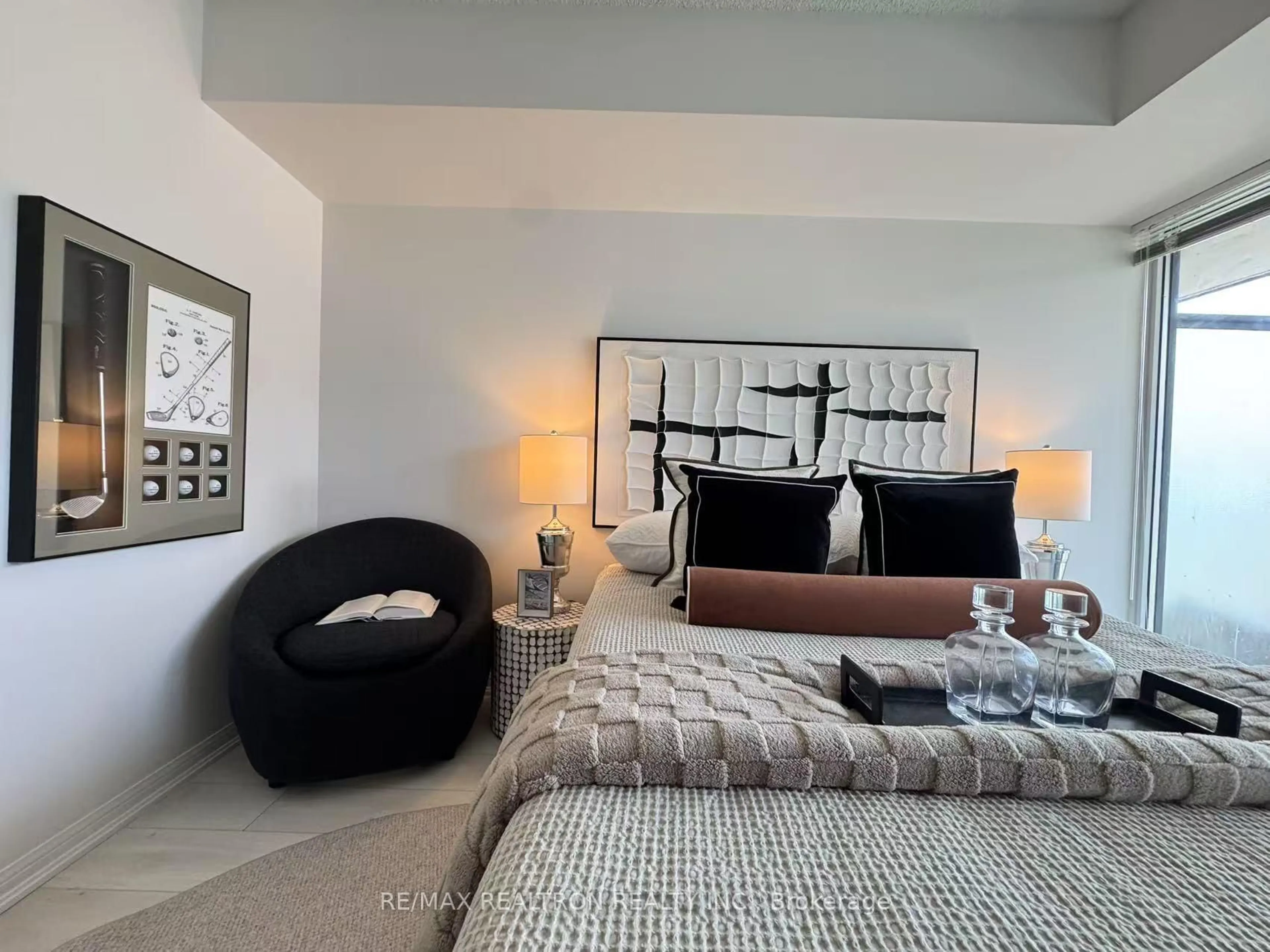 A pic of a room for 400 Adelaide St #1909, Toronto Ontario M5A 4S3