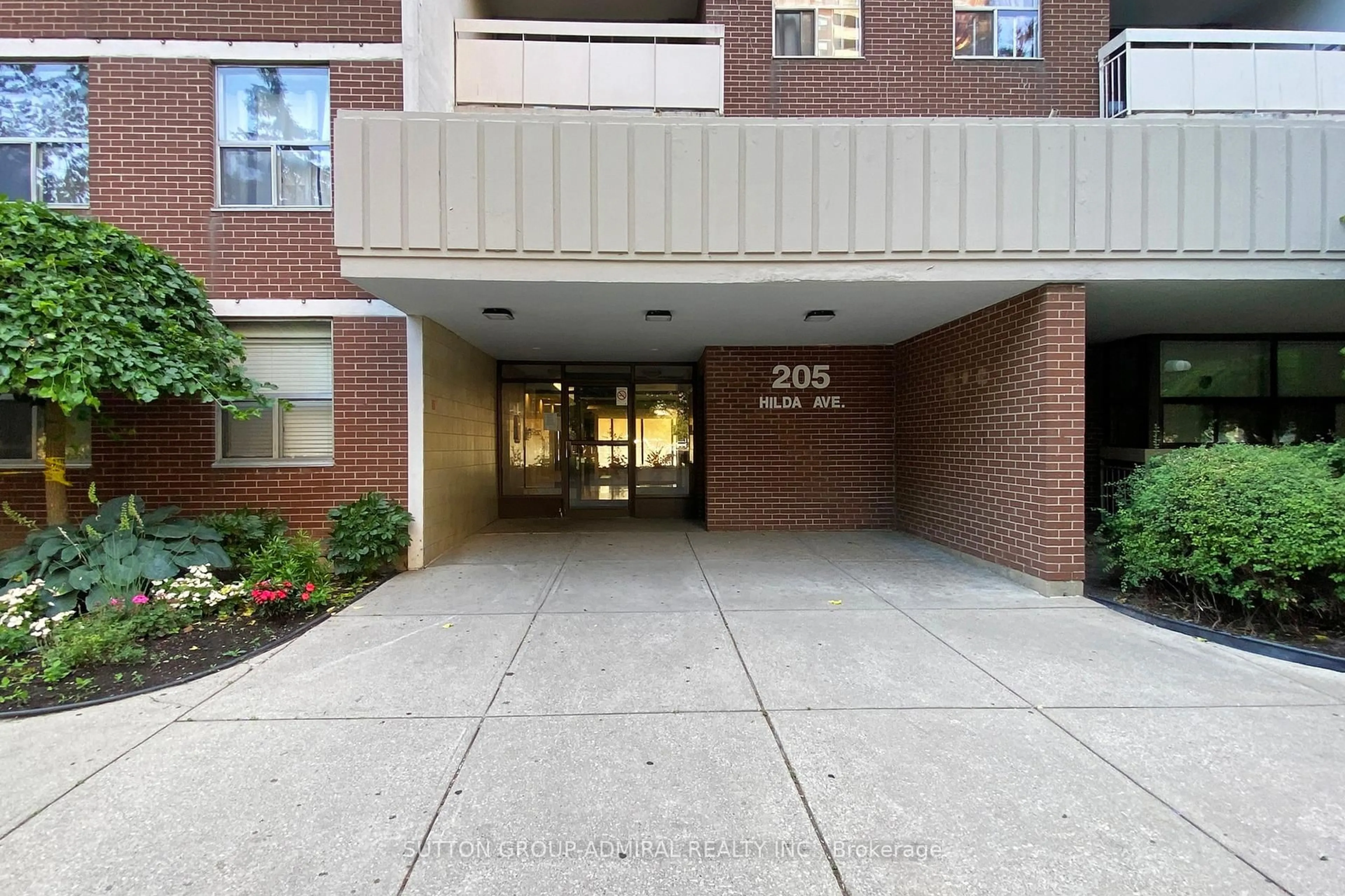 Indoor foyer for 205 Hilda Ave #1205, Toronto Ontario M2M 4B1