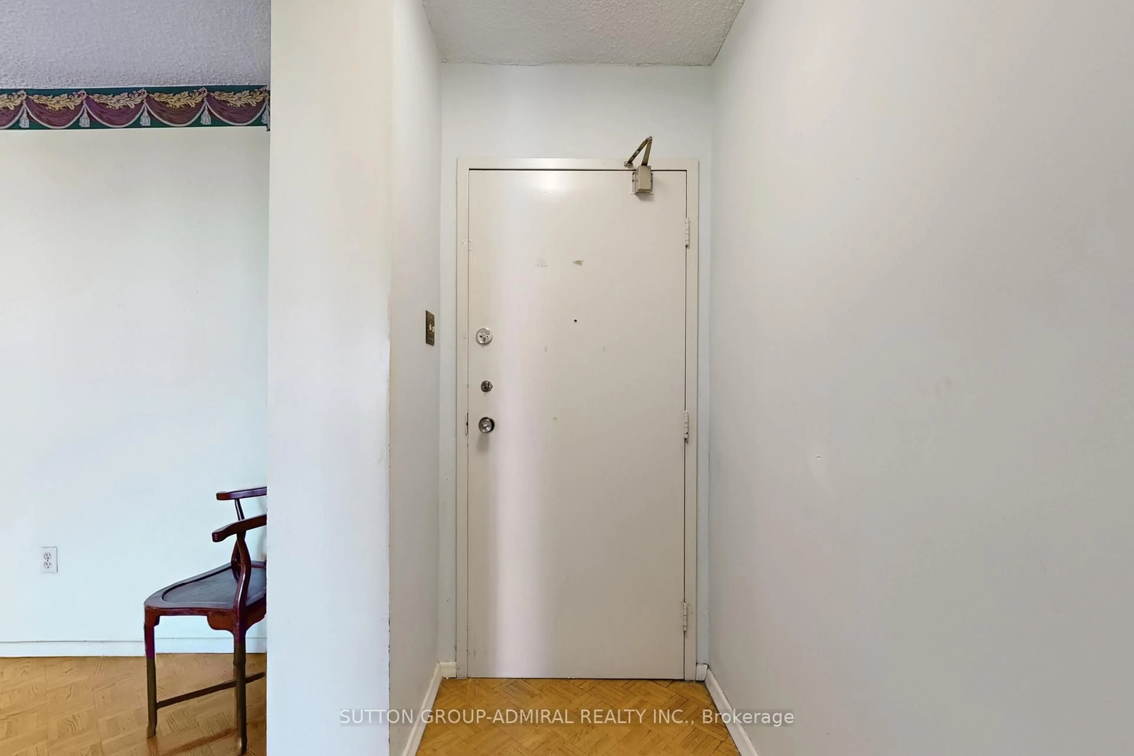 Indoor entryway for 205 Hilda Ave #1205, Toronto Ontario M2M 4B1