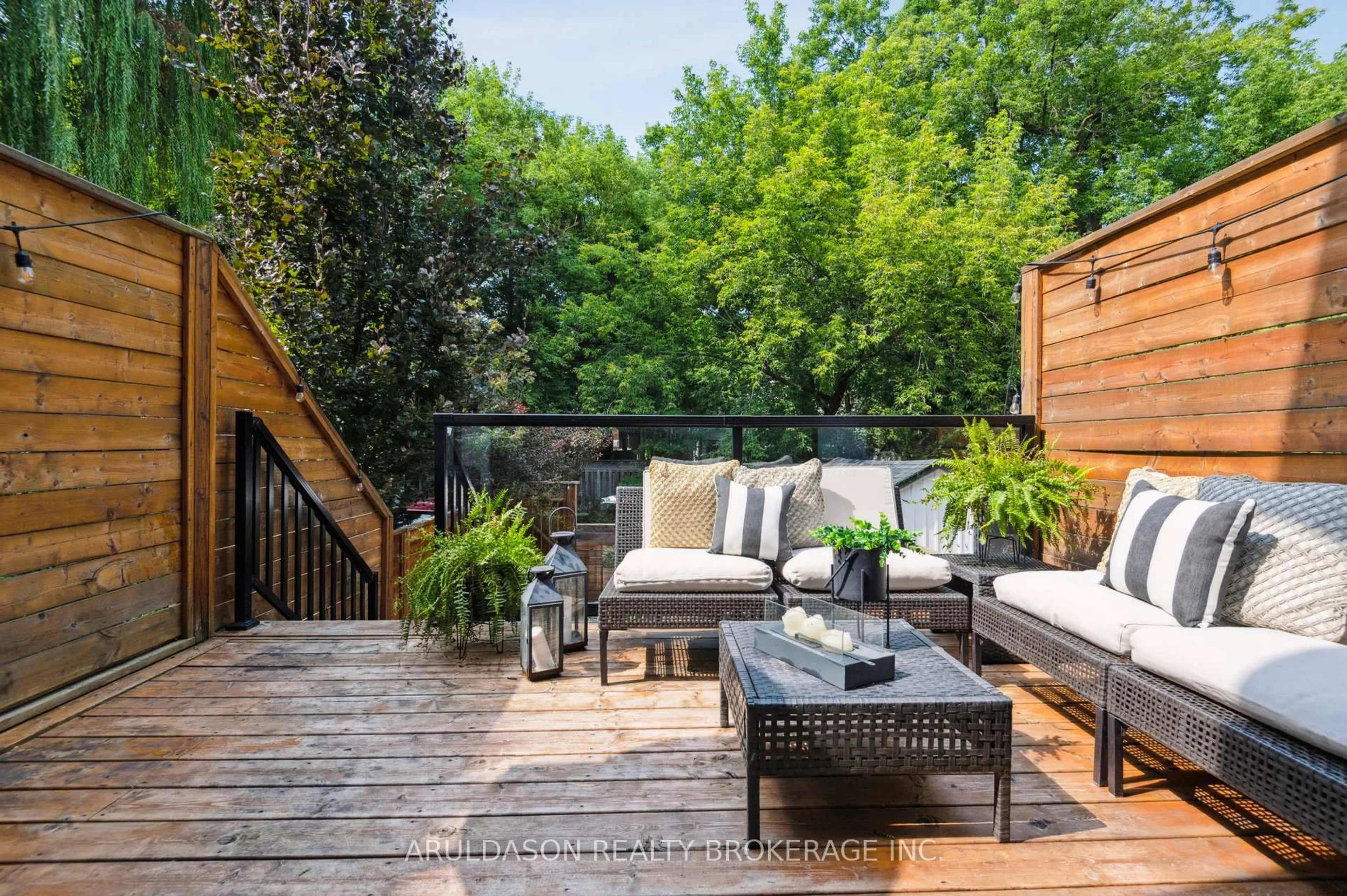Patio, street for 262 Roselawn Ave, Toronto Ontario M4R 1E9