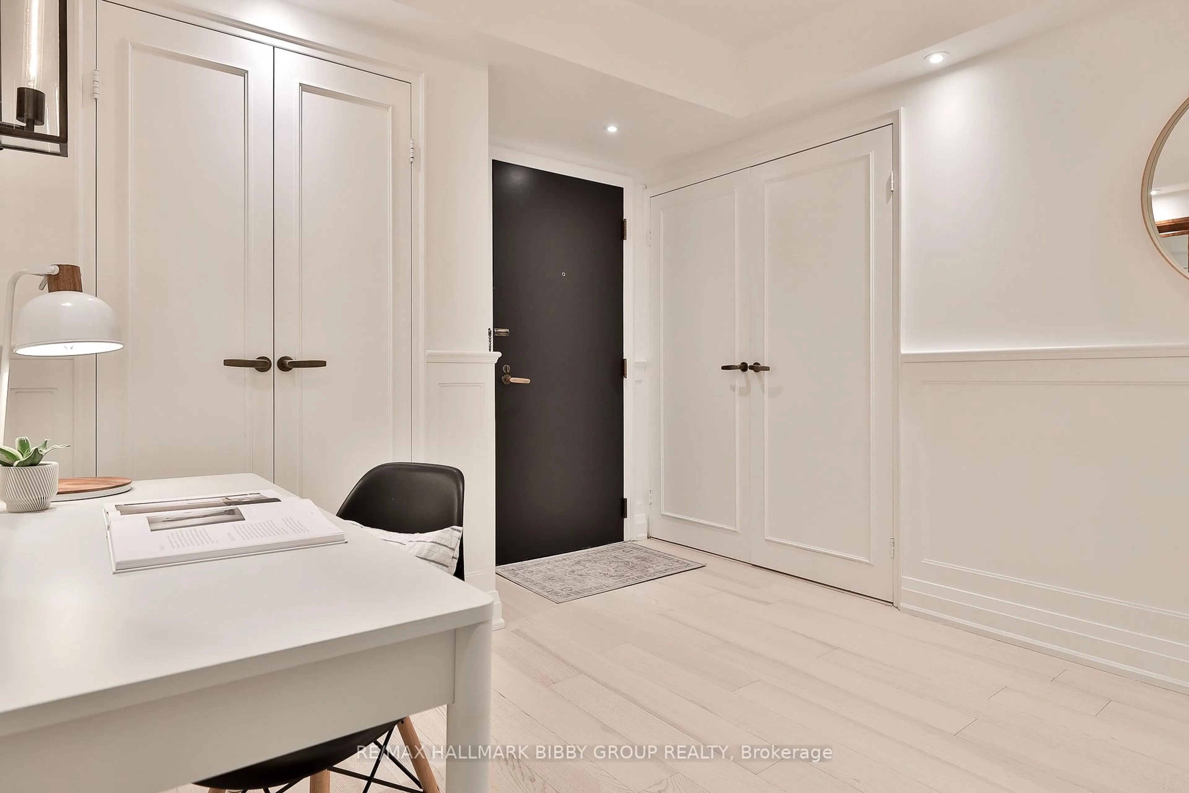Unknown for 61 St Clair Ave #206, Toronto Ontario M4V 2Y8