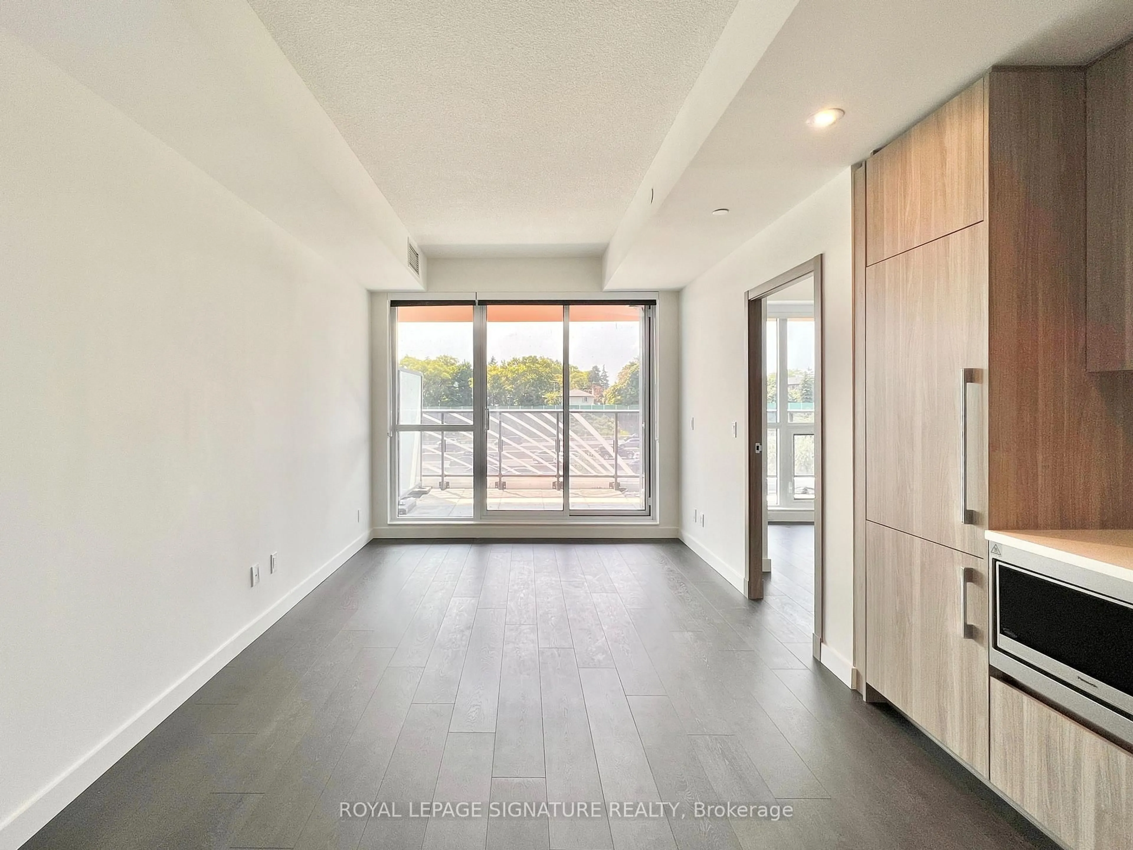Indoor entryway for 27 Mcmahon Dr #305, Toronto Ontario M2K 0J2