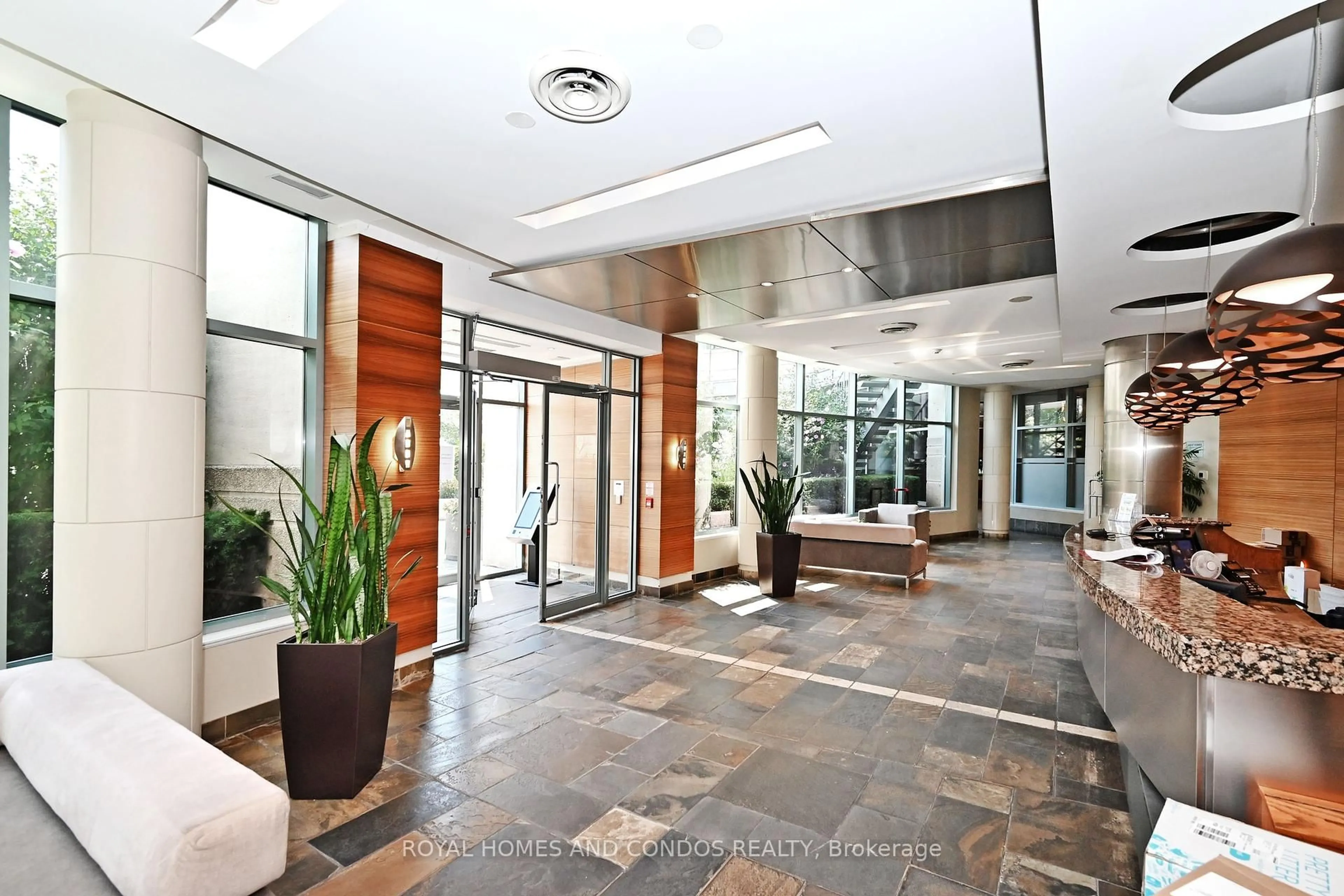 Indoor foyer for 230 Queens Quay #618, Toronto Ontario M5J 1B5