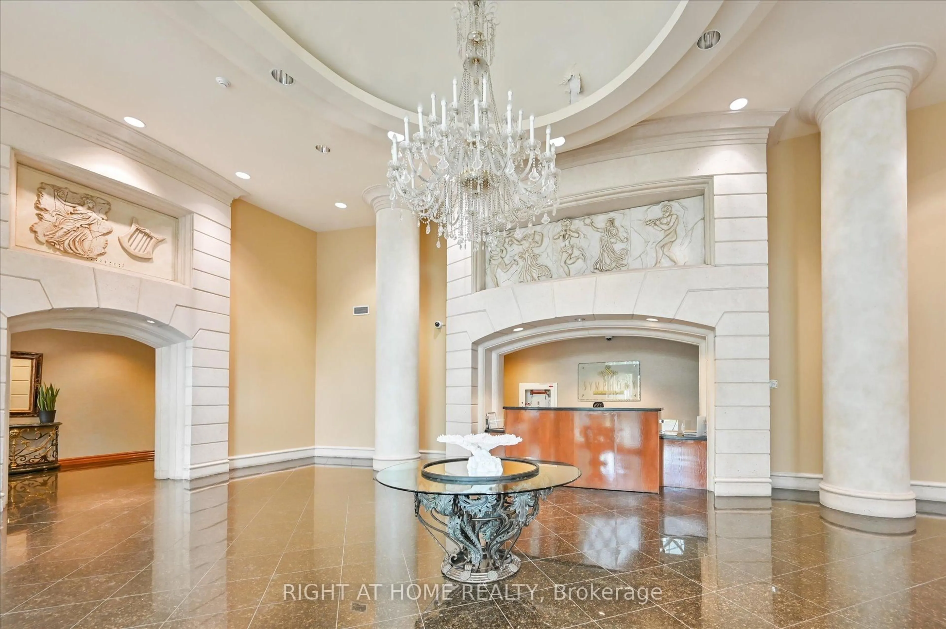 Indoor foyer for 23 Lorraine Dr #1118, Toronto Ontario M2N 6Z6