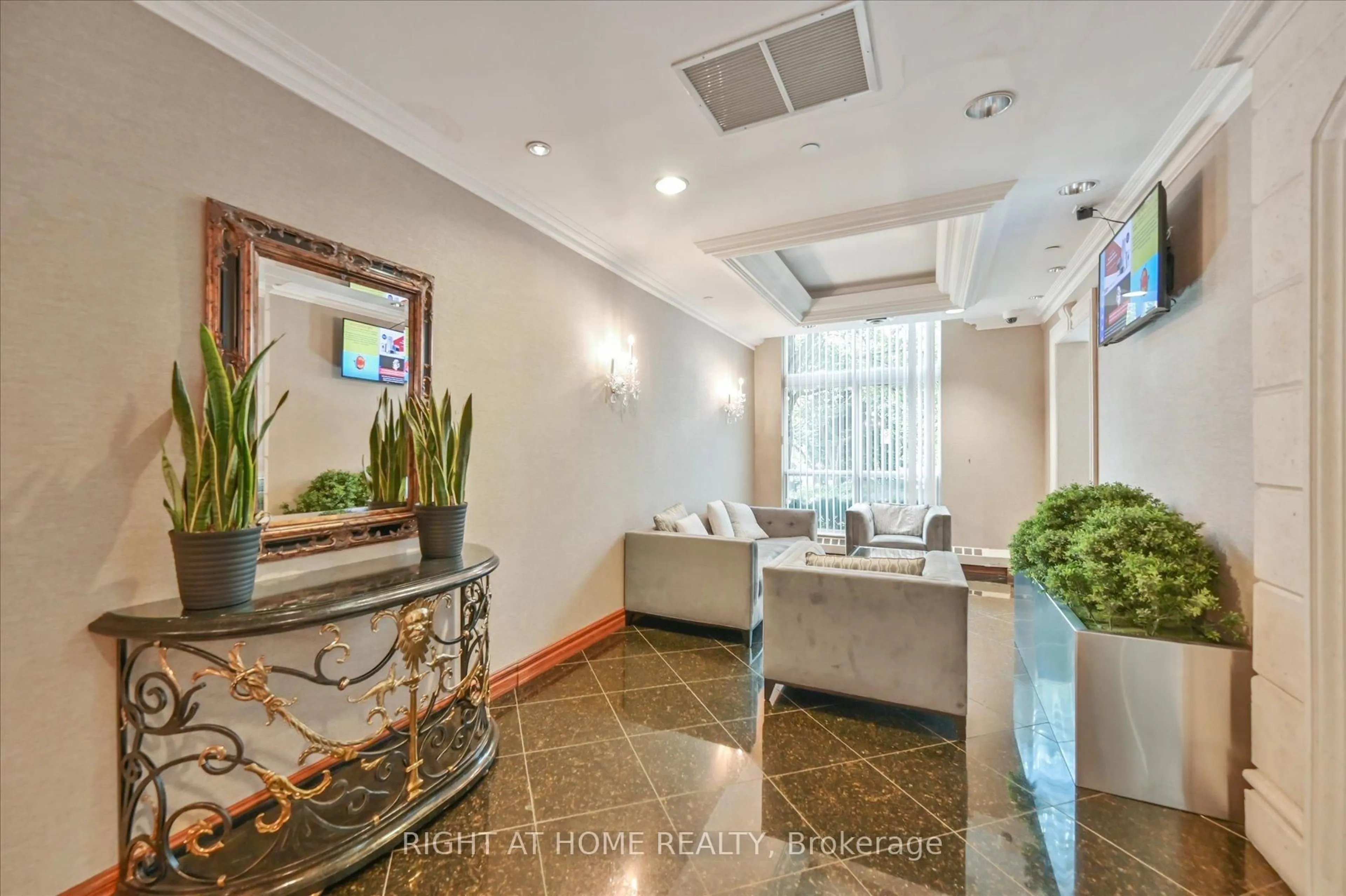 Indoor foyer for 23 Lorraine Dr #1118, Toronto Ontario M2N 6Z6