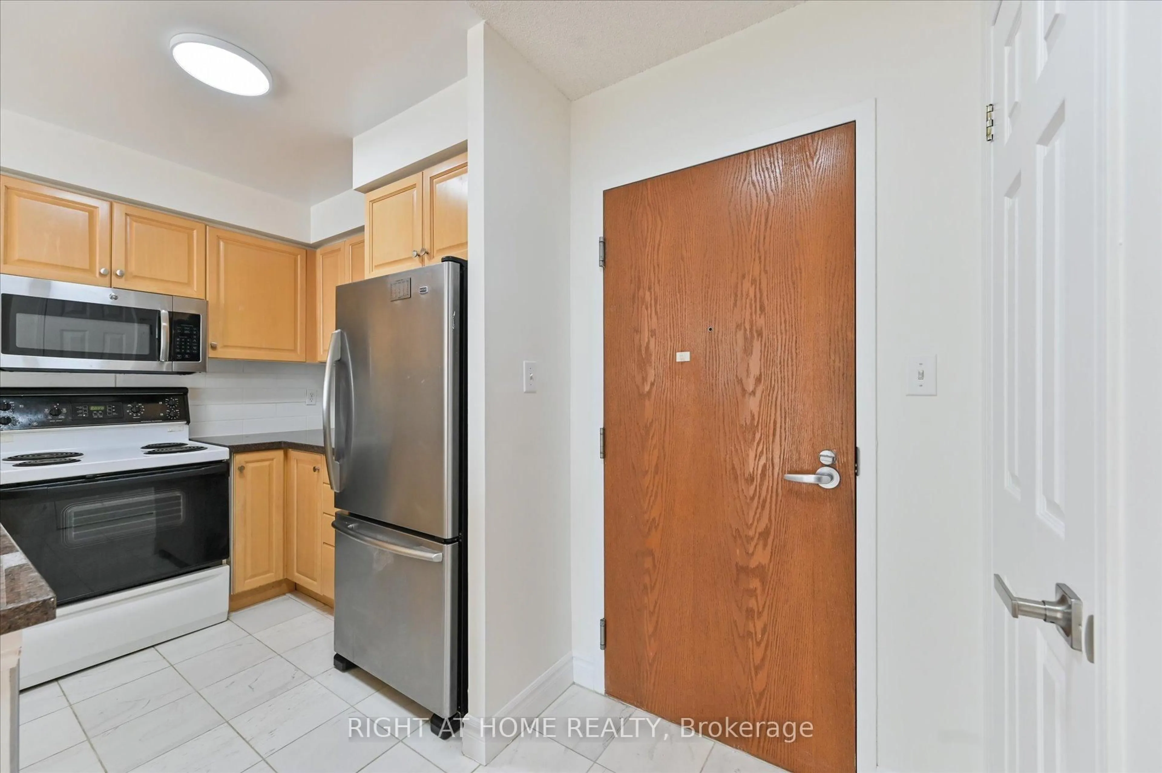 Standard kitchen, unknown for 23 Lorraine Dr #1118, Toronto Ontario M2N 6Z6