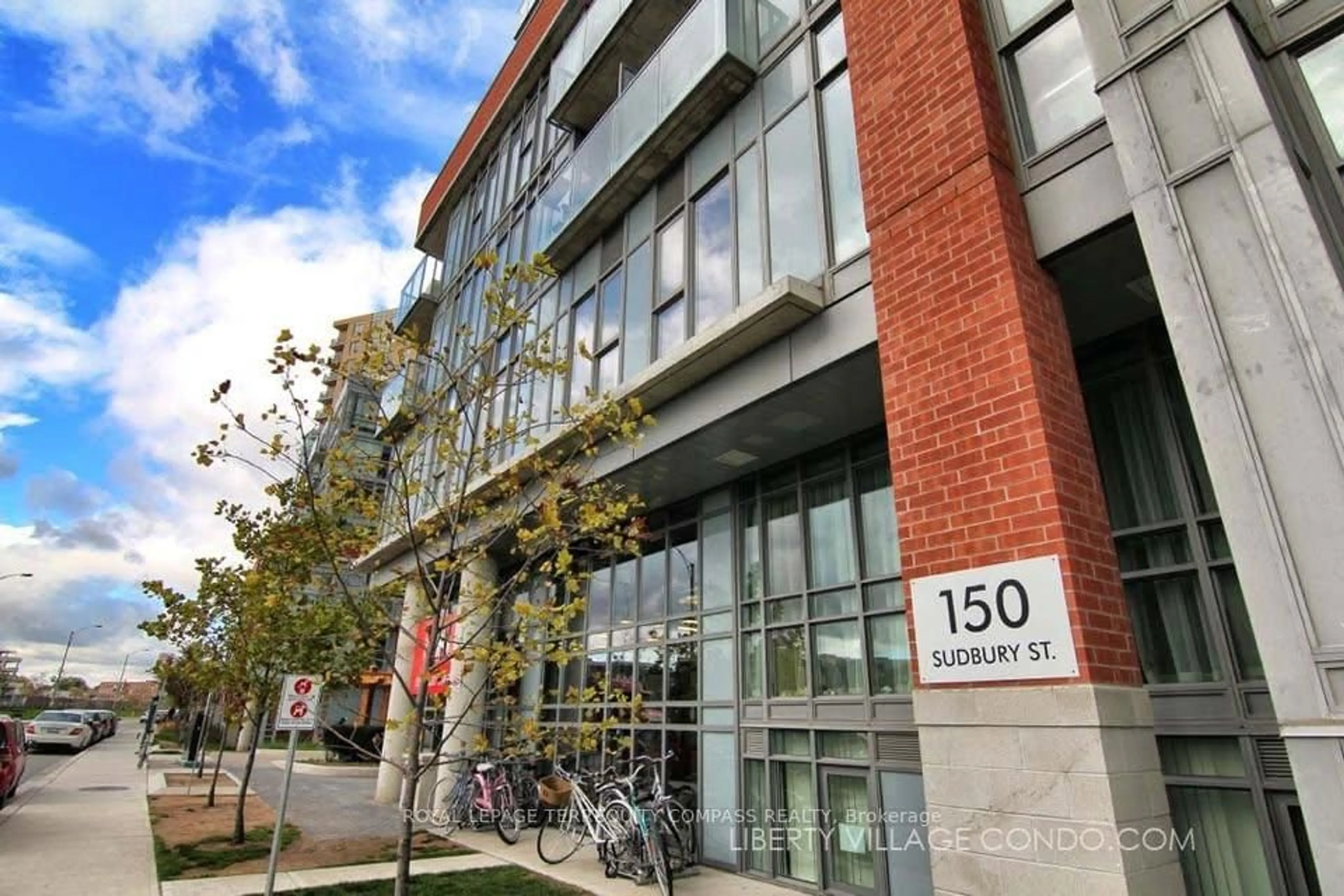Indoor foyer for 150 Sudbury St #2006, Toronto Ontario M6J 3S8