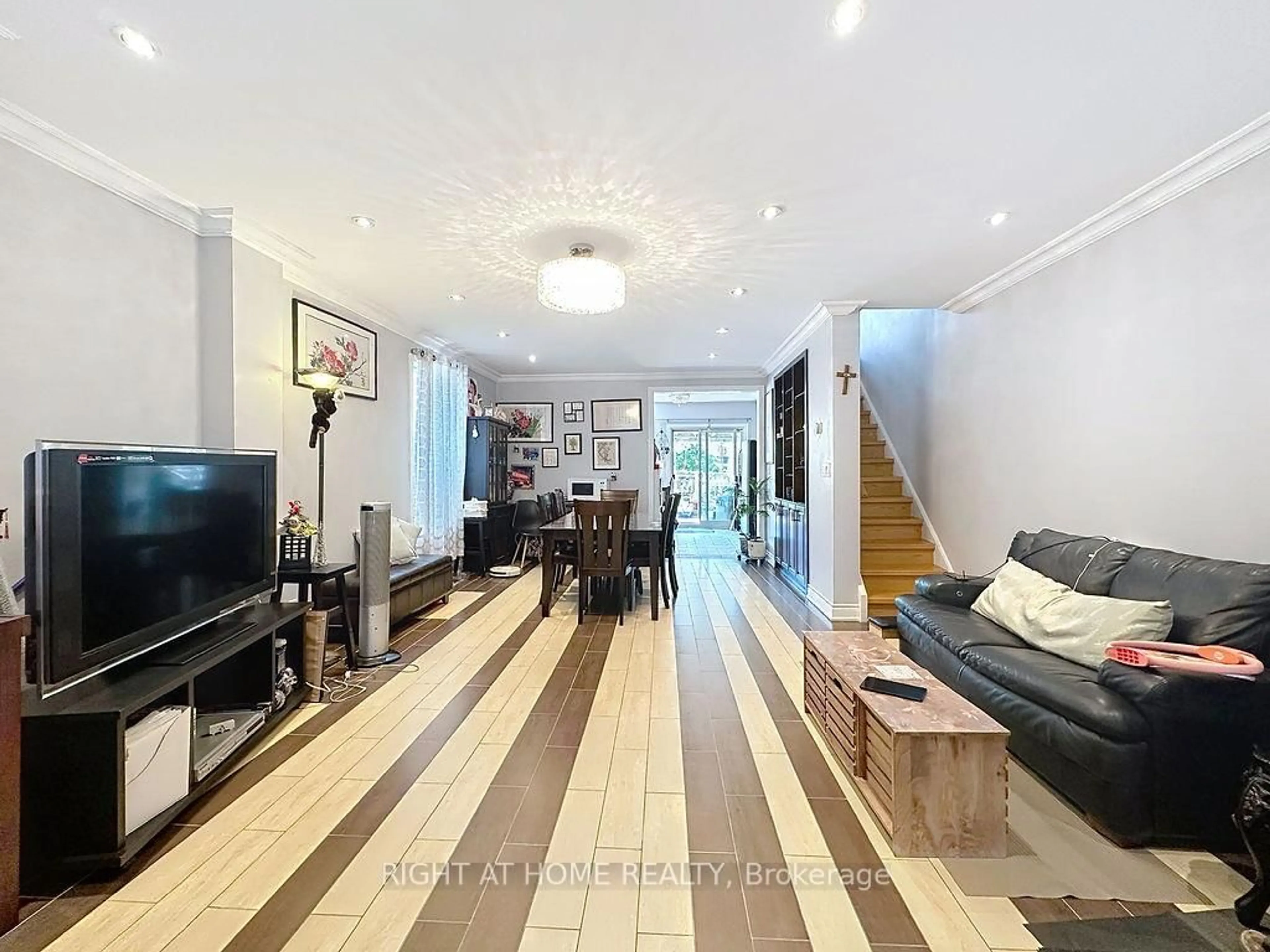 Unknown for 132 Bellwoods Ave, Toronto Ontario M6J 2P4
