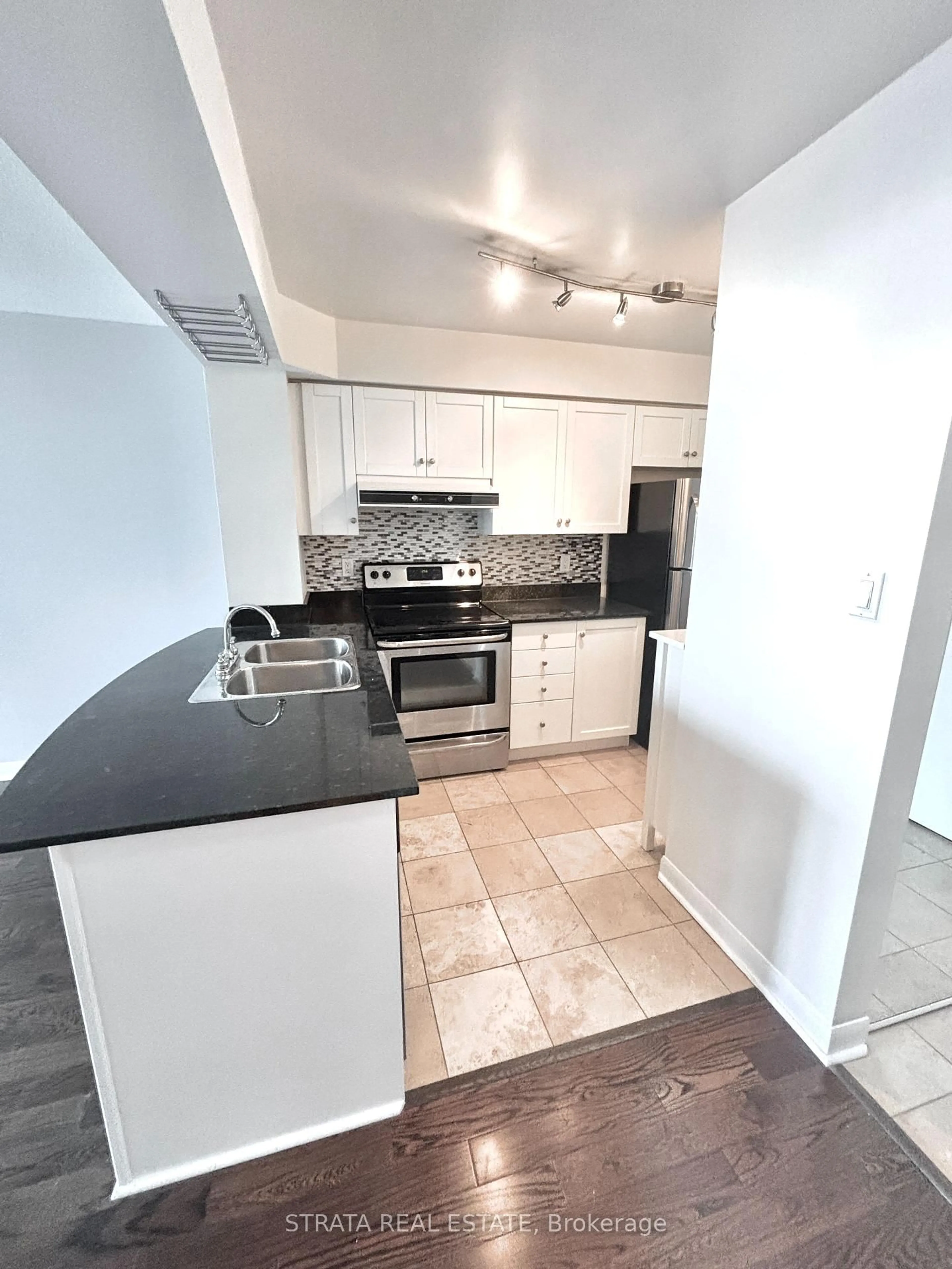 Standard kitchen, unknown for 313 Richmond St #1155, Toronto Ontario M5A 4S7