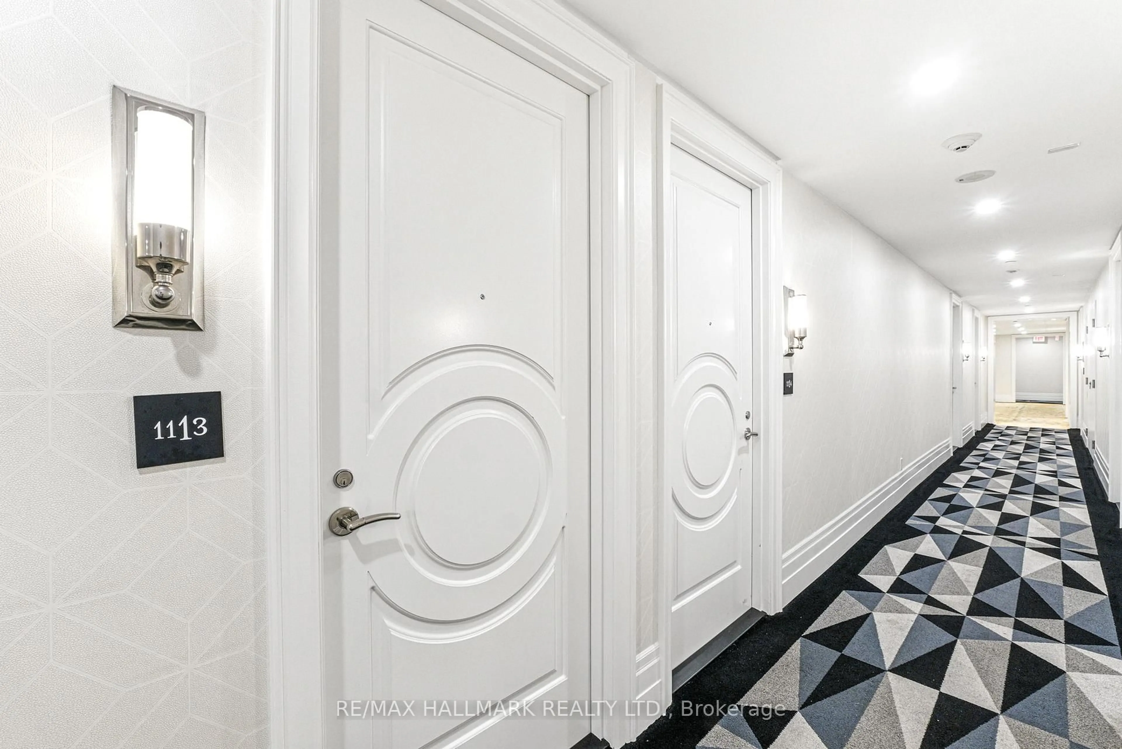 Indoor foyer for 88 Blue Jays Way #1113, Toronto Ontario M5V 0L7
