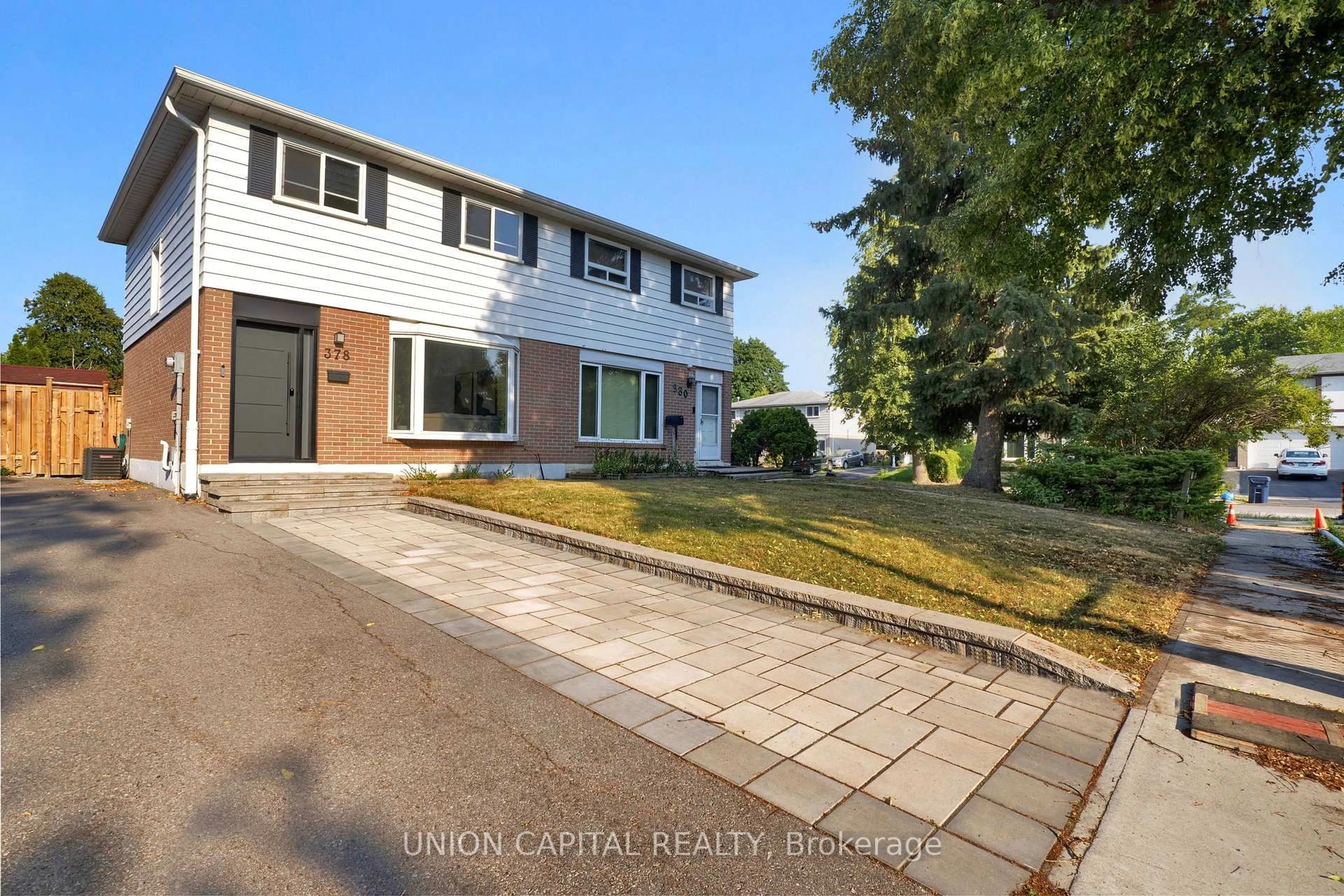 A pic from outside/outdoor area/front of a property/back of a property/a pic from drone, street for 378 Hollyberry Tr, Toronto Ontario M2H 2P6