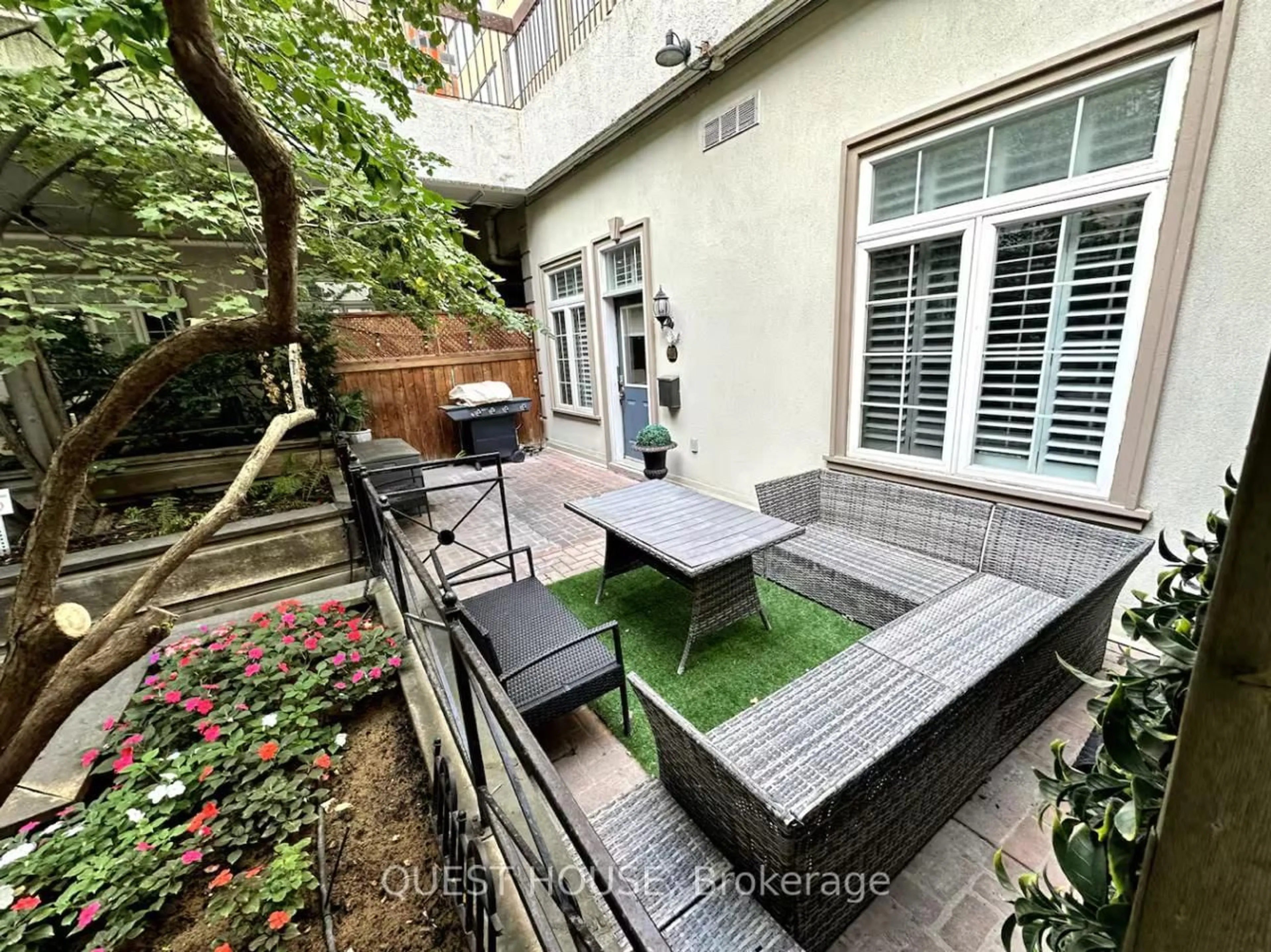 Patio, street for 78 St Patrick St #150, Toronto Ontario M5T 3K8