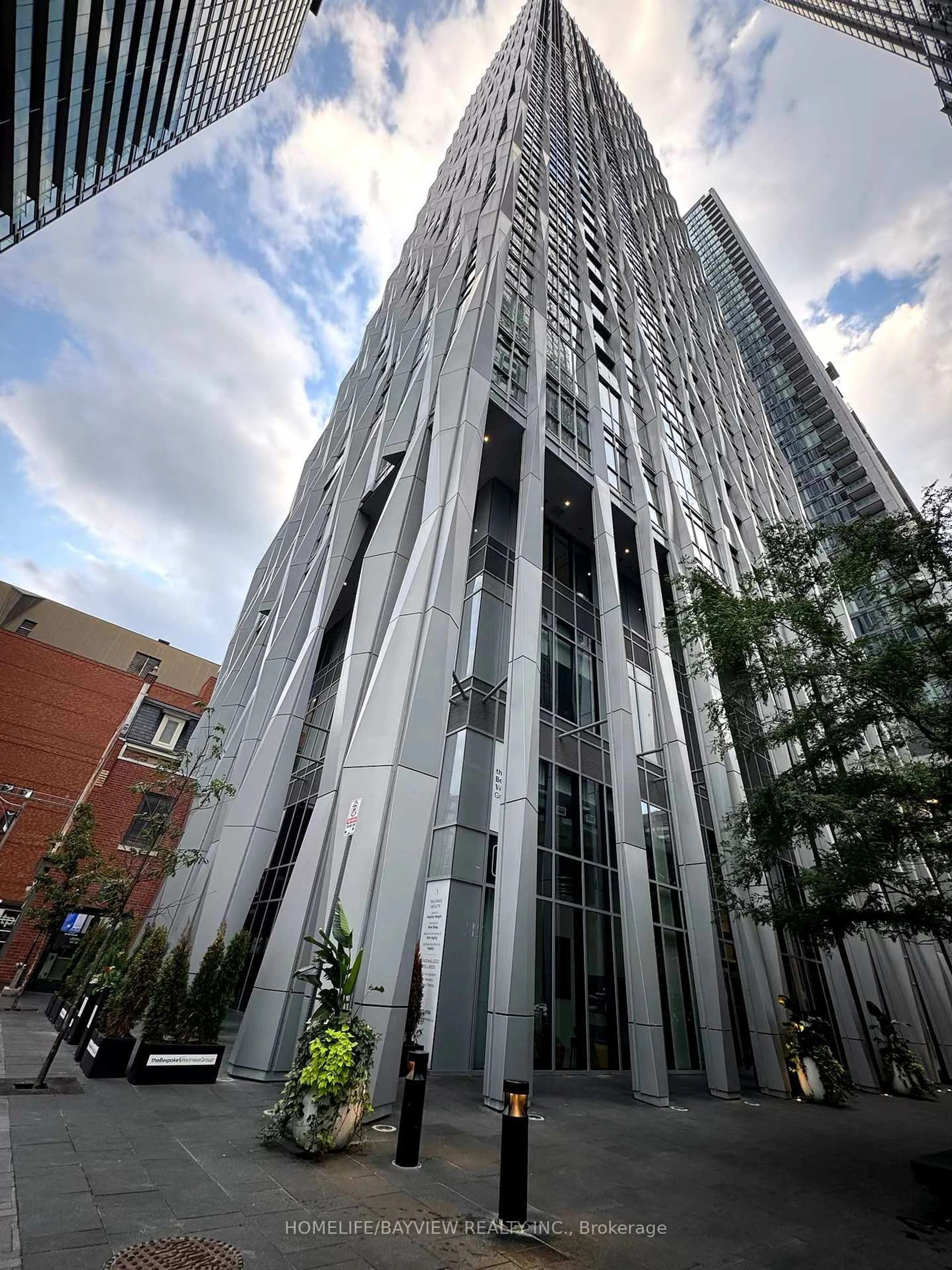 Indoor foyer for 1 Yorkville Ave #3304, Toronto Ontario M4W 0B1