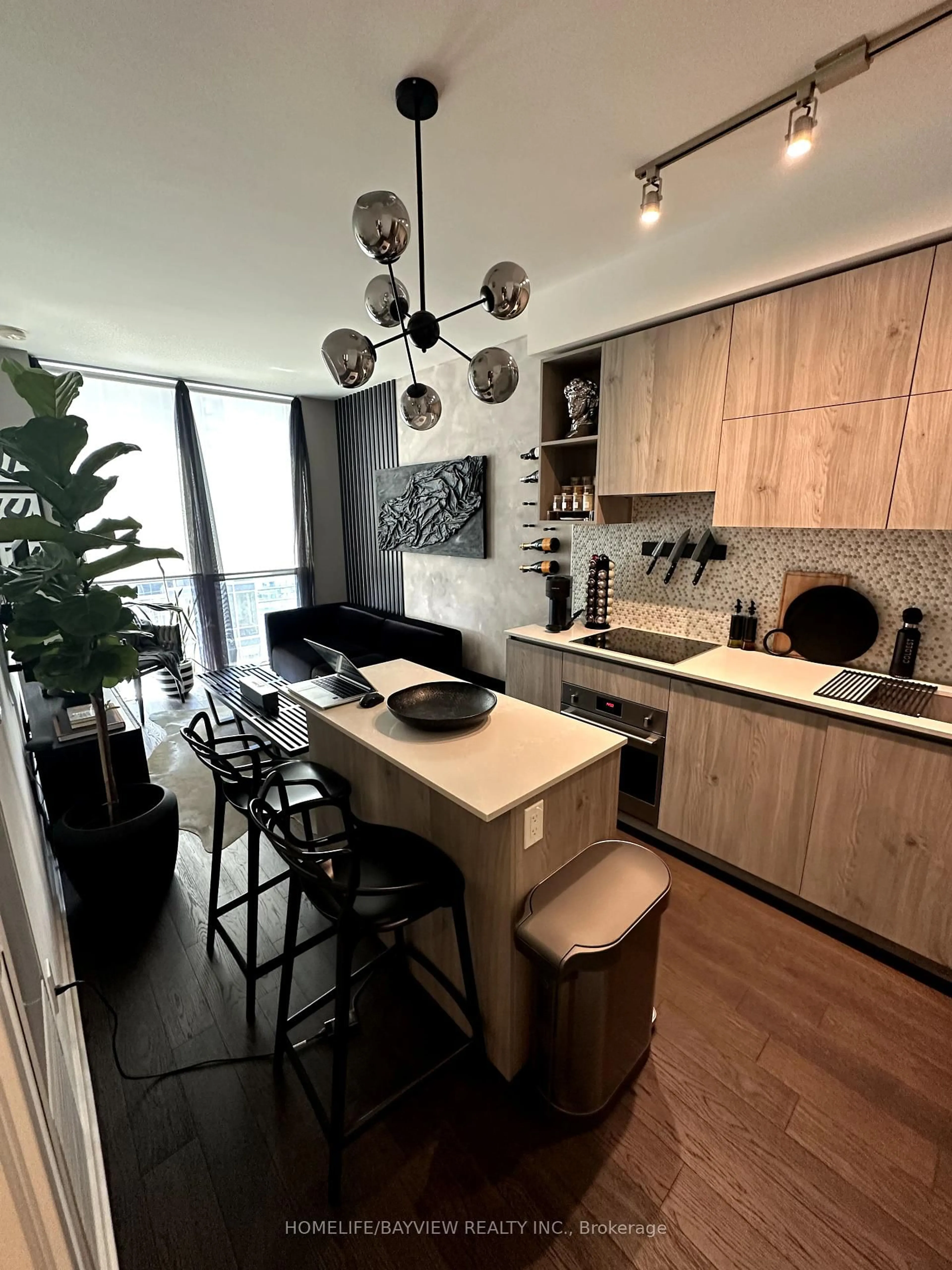 Open concept kitchen, wood/laminate floor for 1 Yorkville Ave #3304, Toronto Ontario M4W 0B1